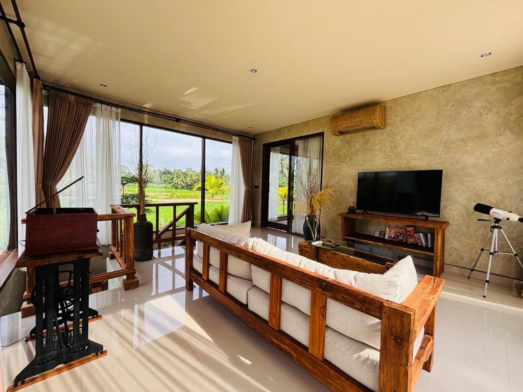 2-bedroom villa with rooftop and jungle views in Ubud