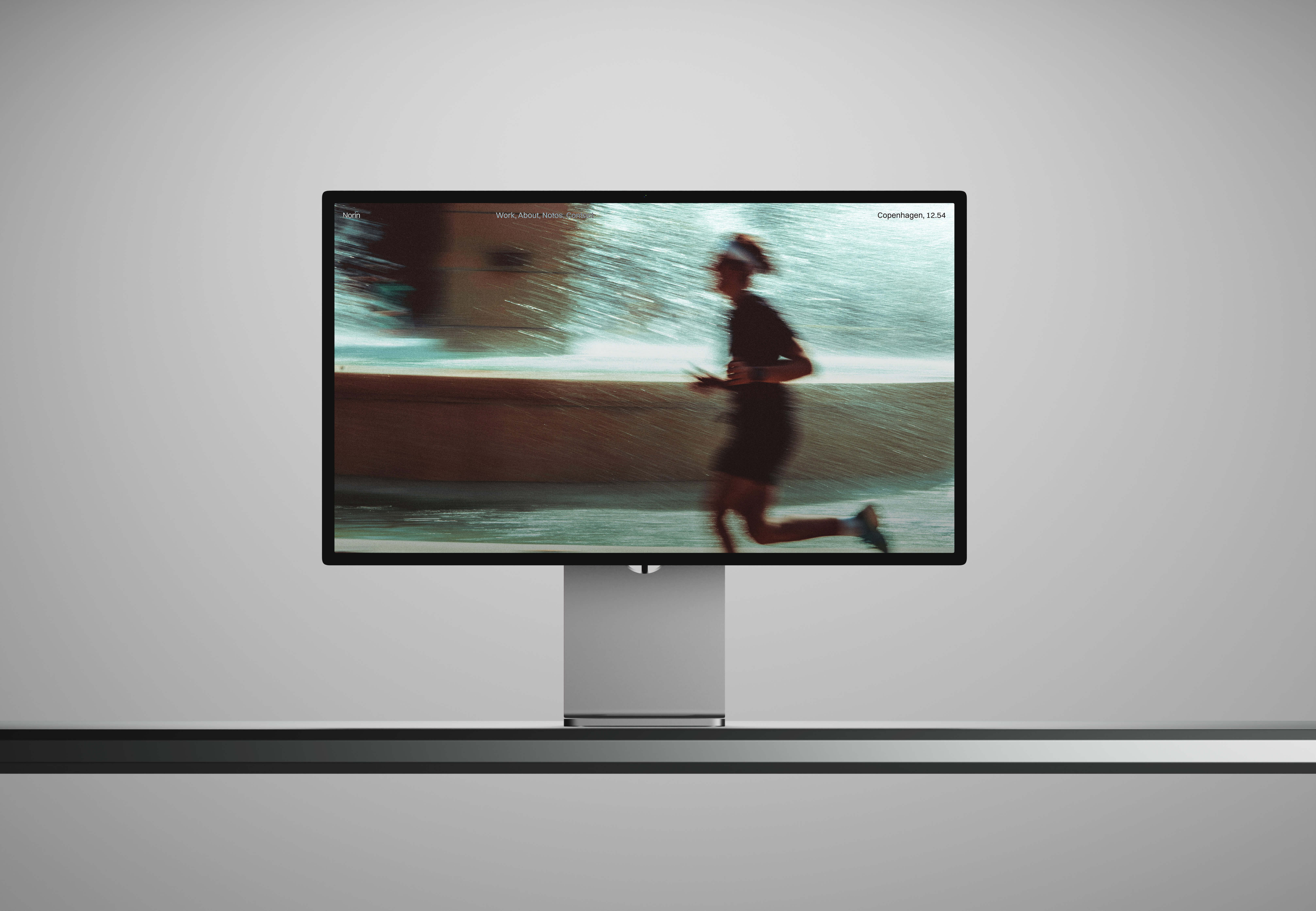 Imac displaying a template by Lucas Eriksen