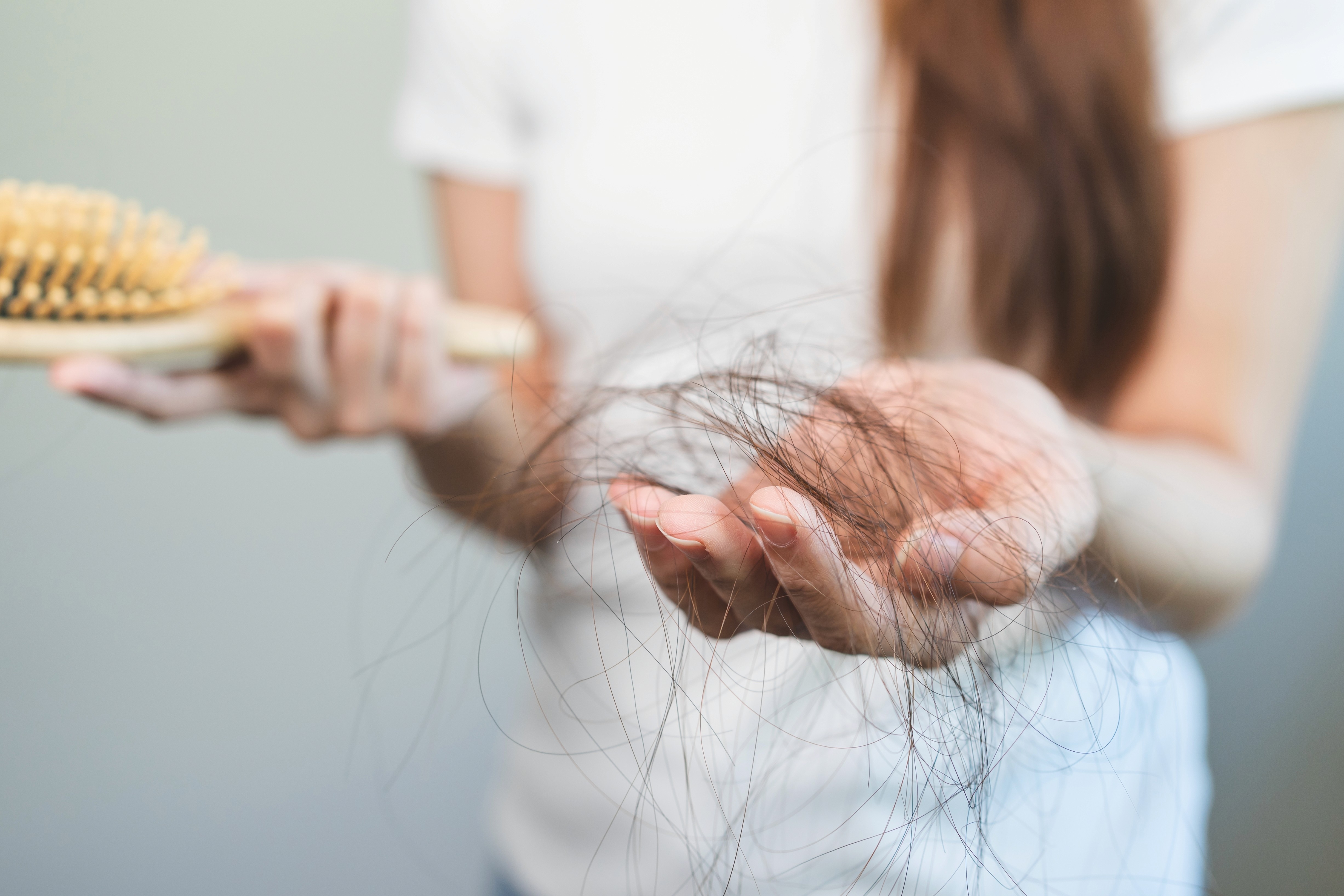 hair loss issue in women can be caused by vitamin deficiency