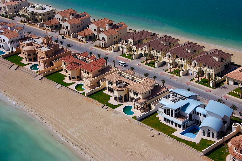 Luxurious villas at Palm Jebel Ali, featuring modern architecture and scenic views of the waterfront.