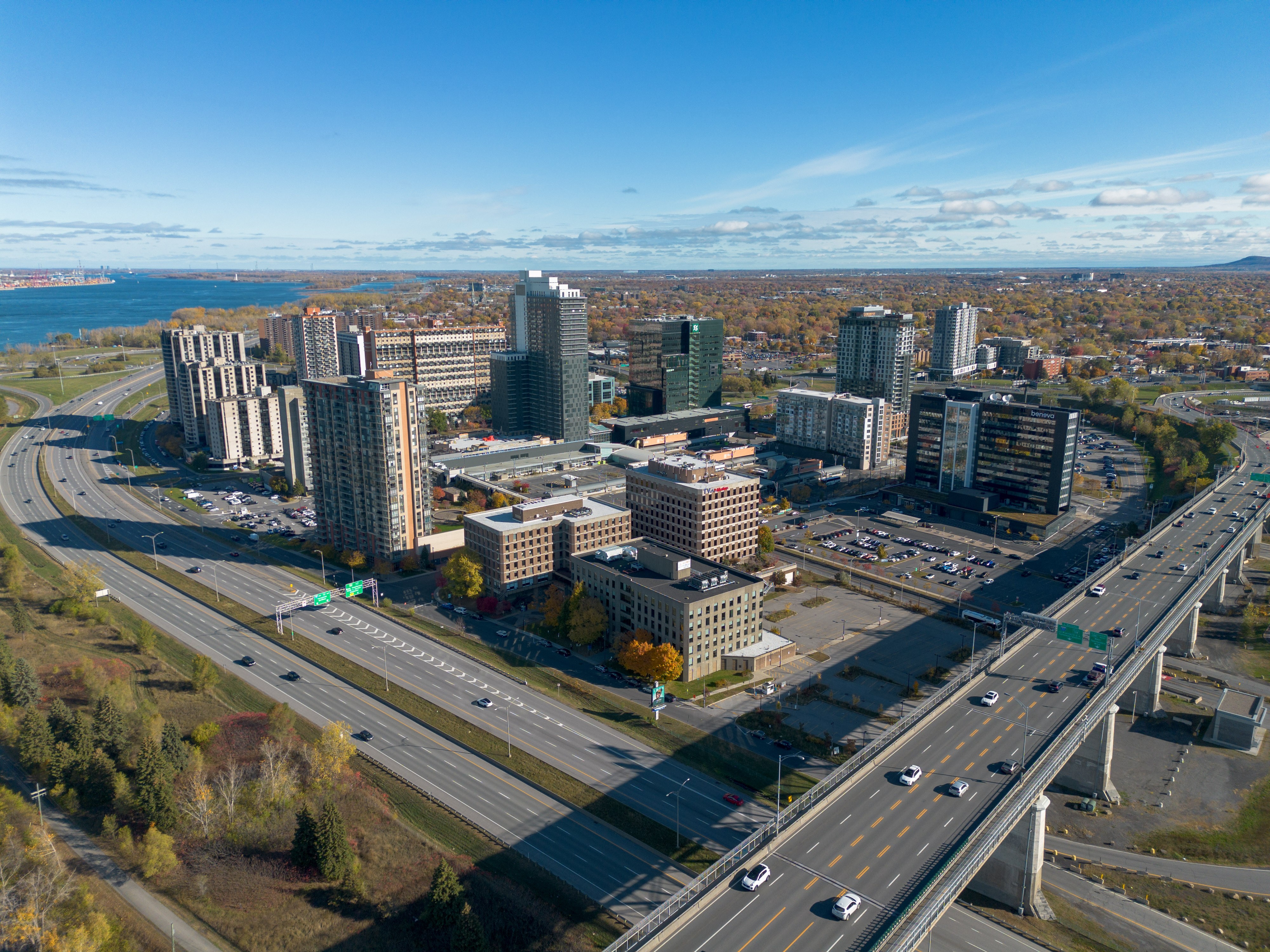 Peintre résidentiel à Longueuil réalisant des travaux de peinture intérieure