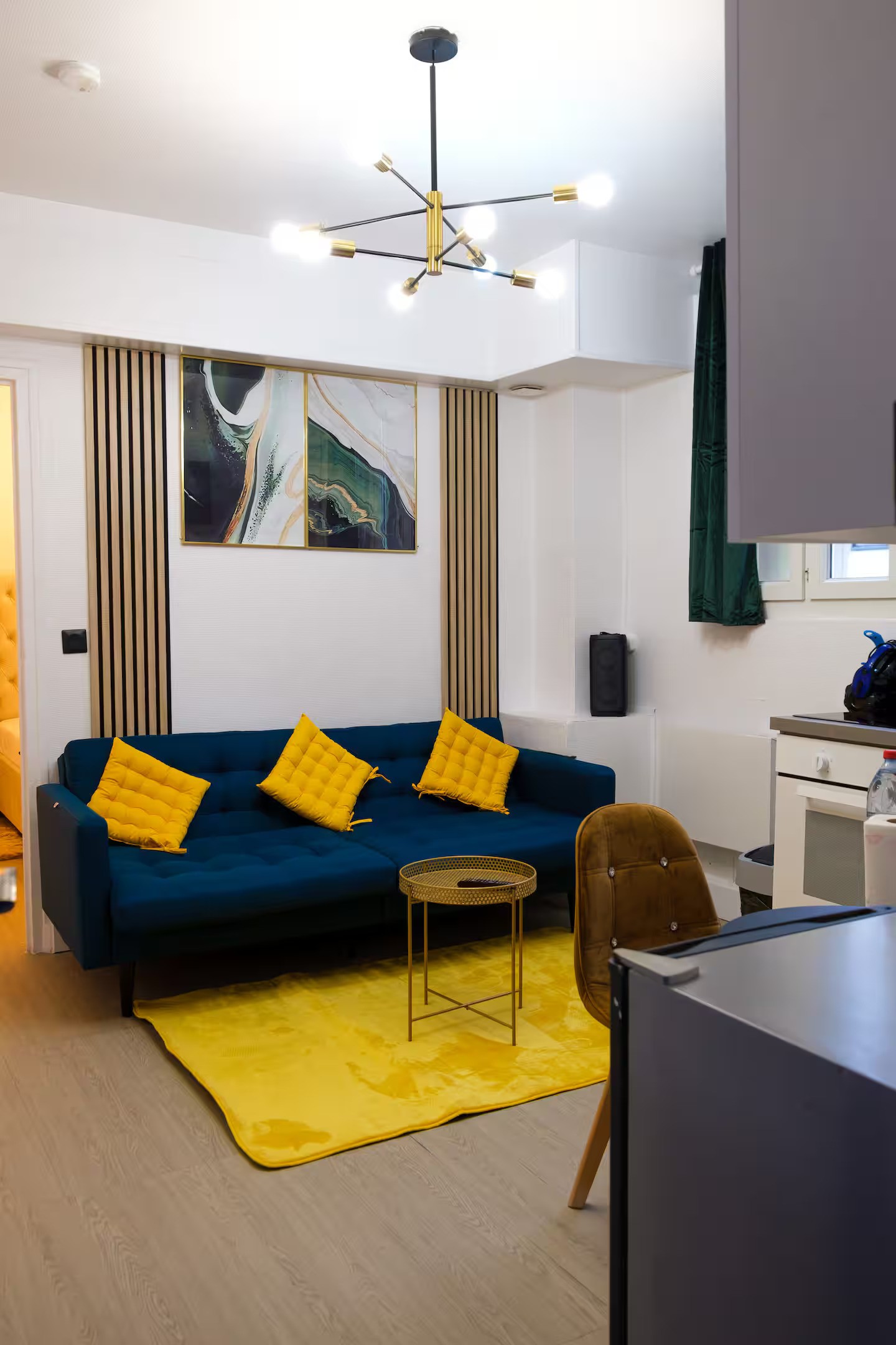 Vue d’un appartement lumineux Holyguest situé à proximité de Paris et de l’aéroport CDG