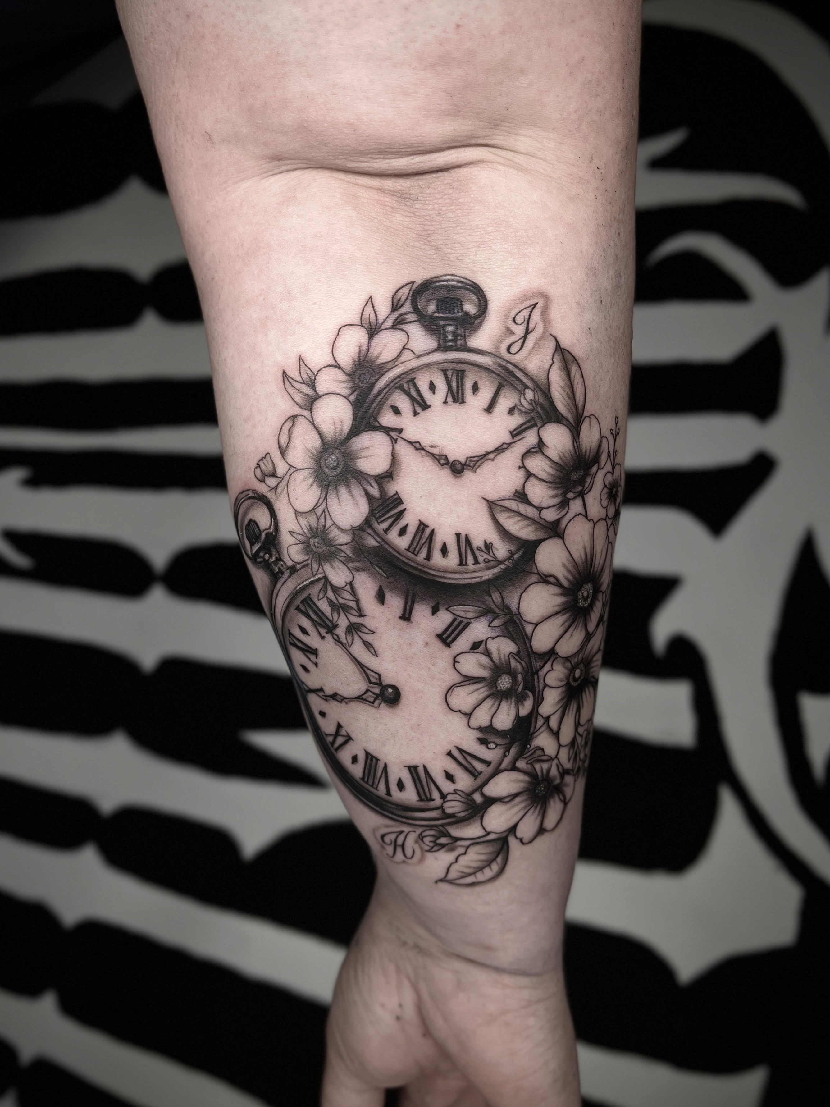 02_Taschenuhren_Blumen_Fineline_Unterarm