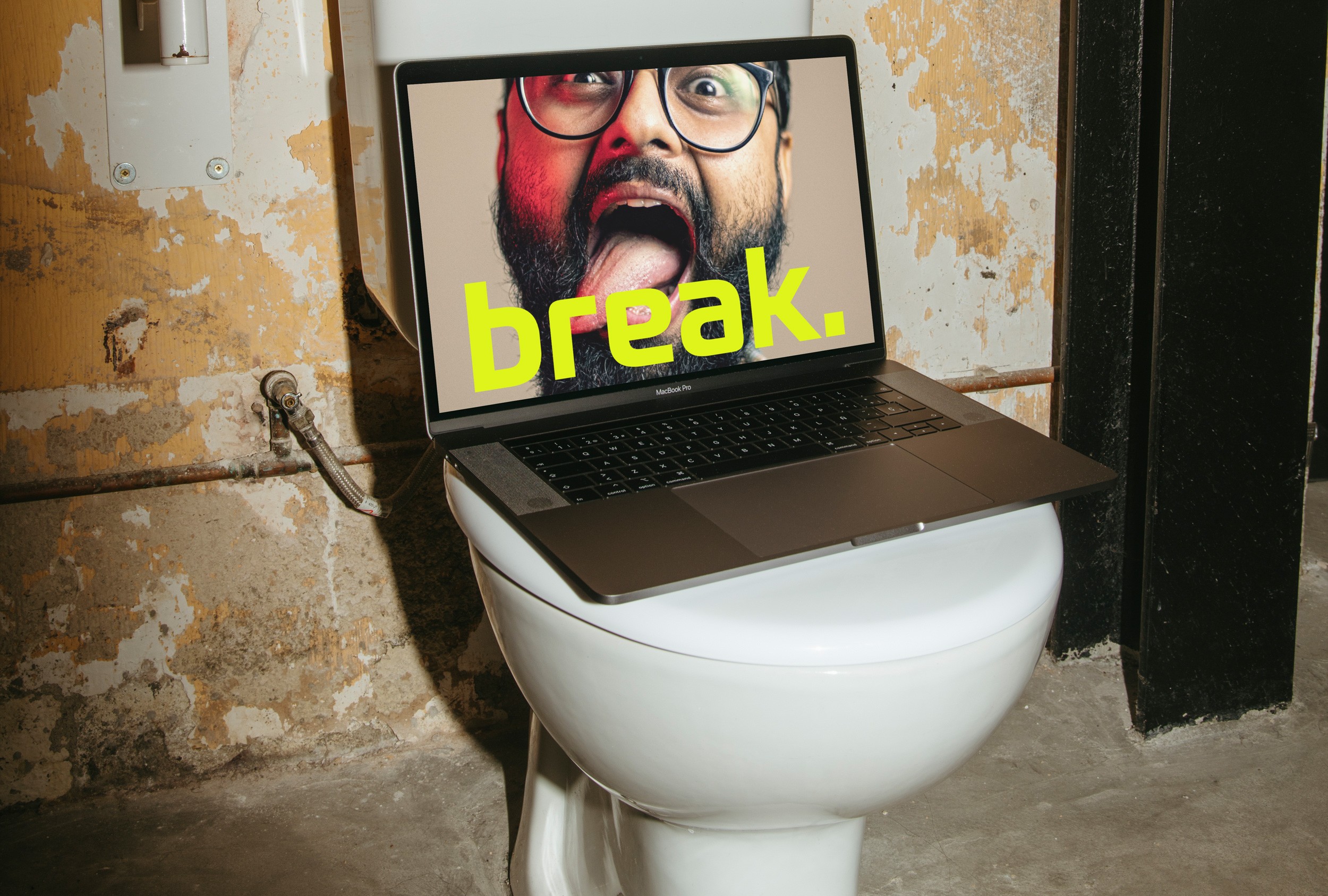 Harmonische Farbpalette und stilvolle Typografie des neuen Burg Vital Resort Brandings, inspiriert von der alpinen Natur.