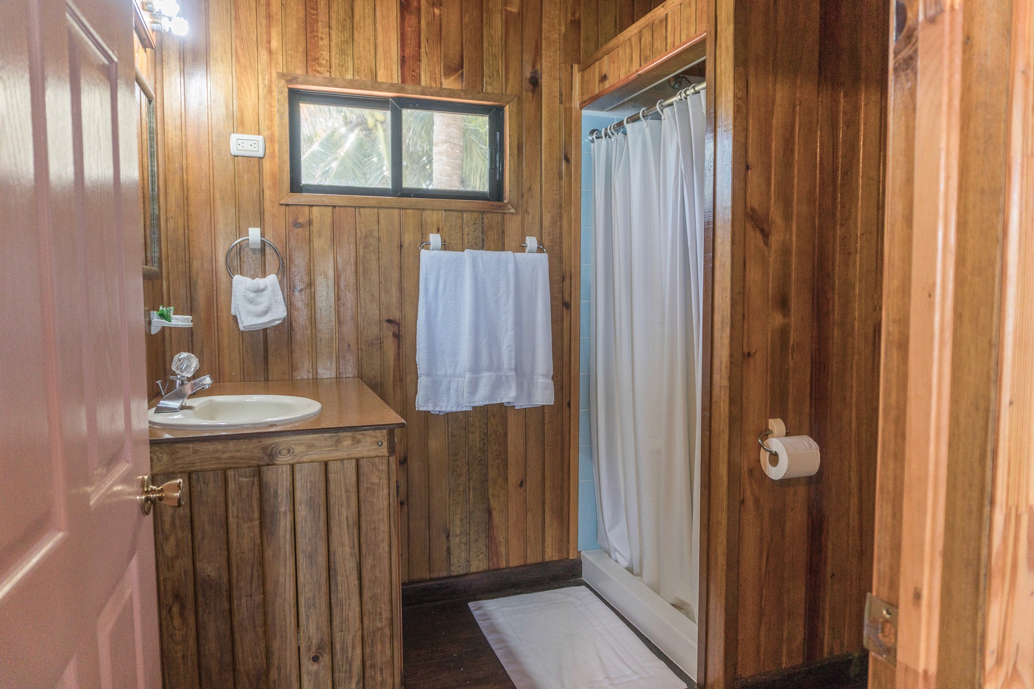 bungalow bathroom