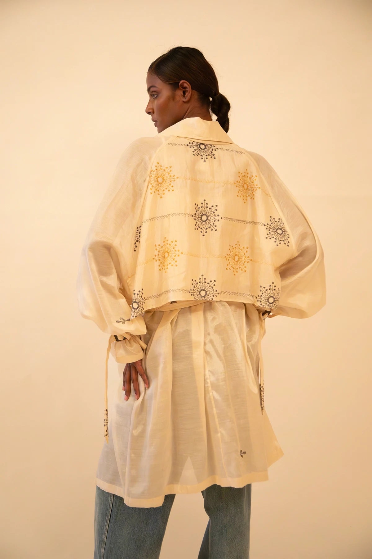 Off-white vintage trench coat without lining, featuring a relaxed fit and lightweight drape, ideal for layering and conscious styling.