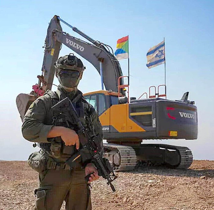 An IDF soldier on the Syrian Hermon with the Druze and Israeli flags. courtesy of Ayal Margolin.