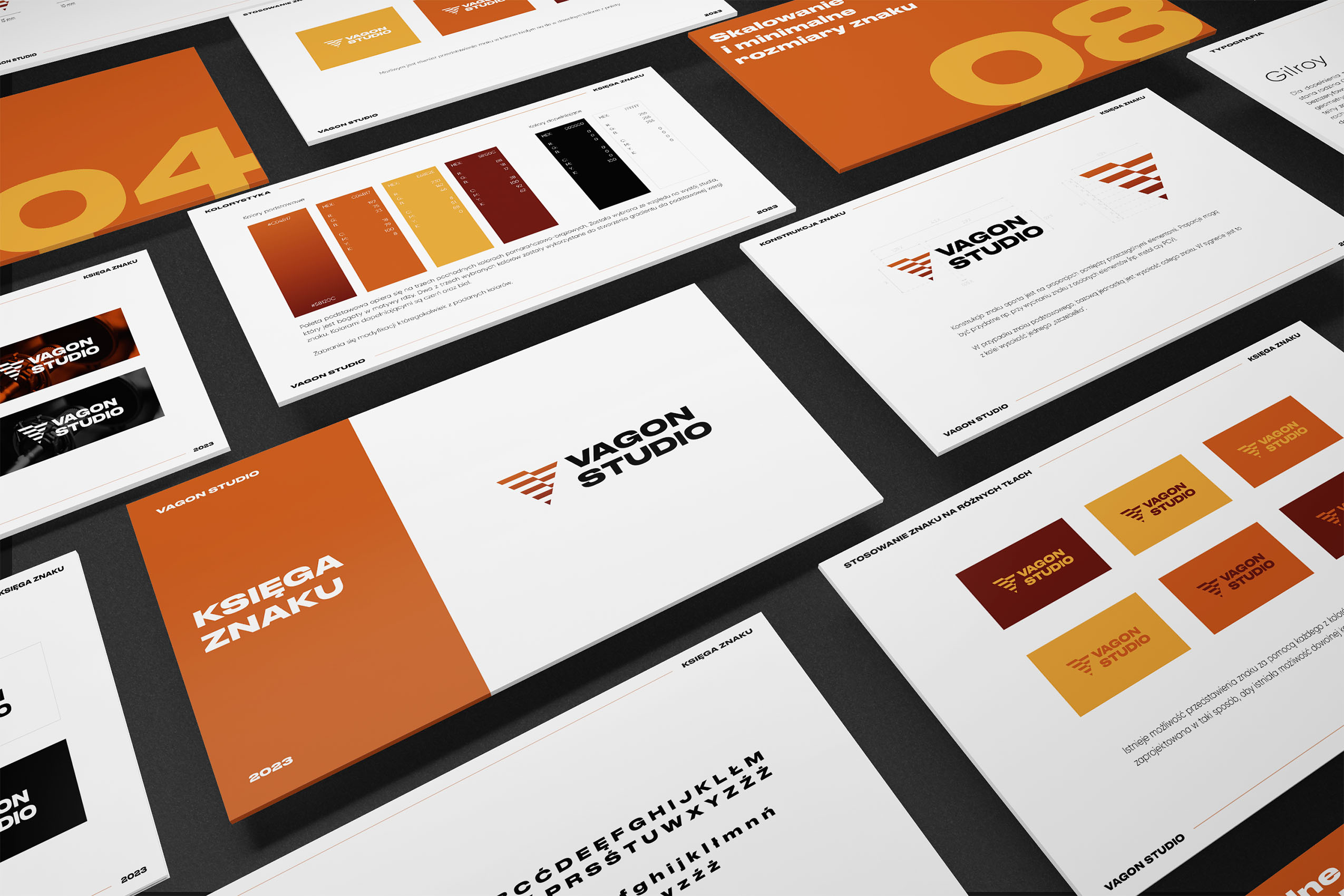 Zdjęcie plansz przedstawiających strony Księgi Znaku Vagon Studio