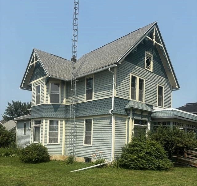 110 E Pine Street, Lancaster, front photo