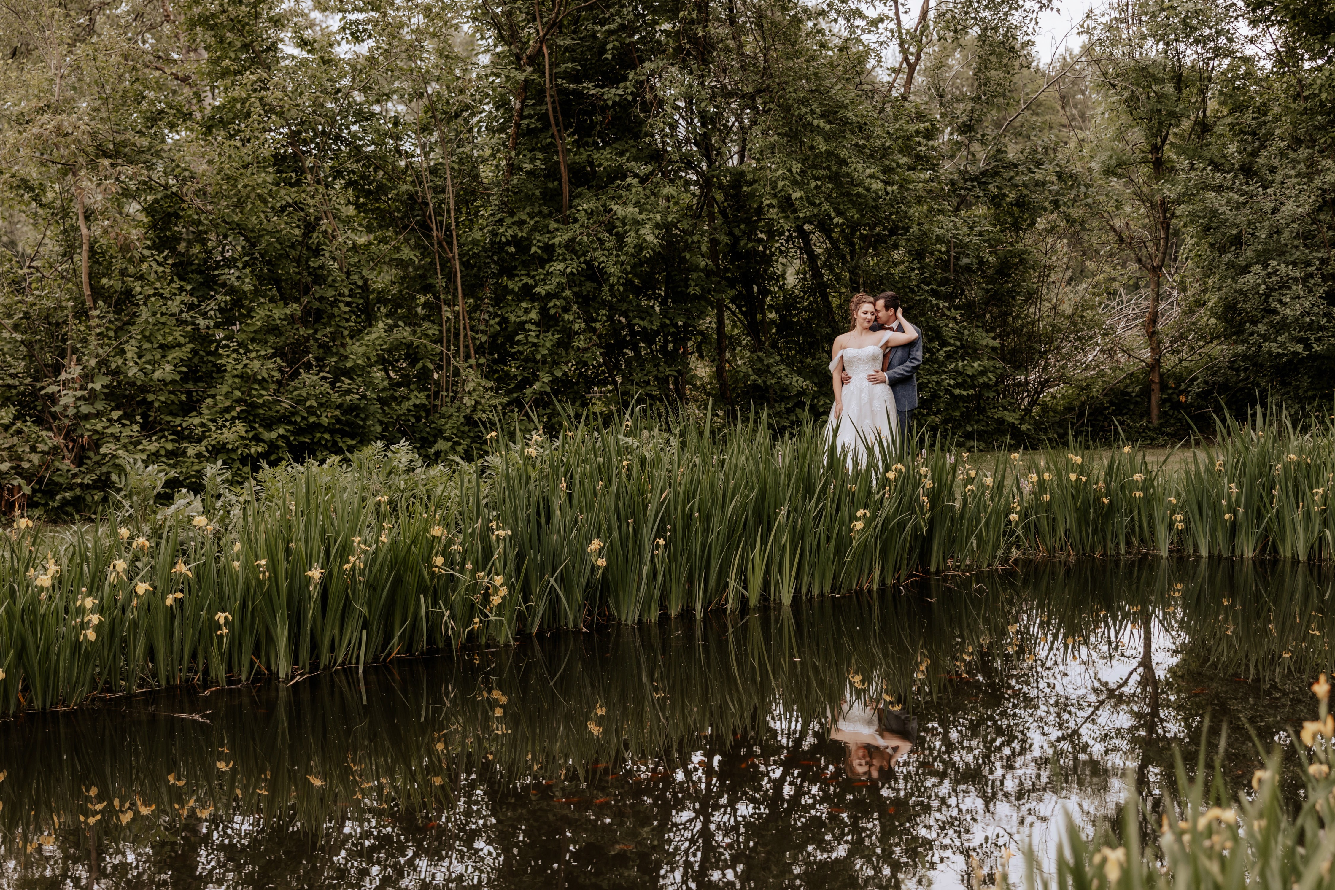 Brautpaar am See des Hofgut Langenborns