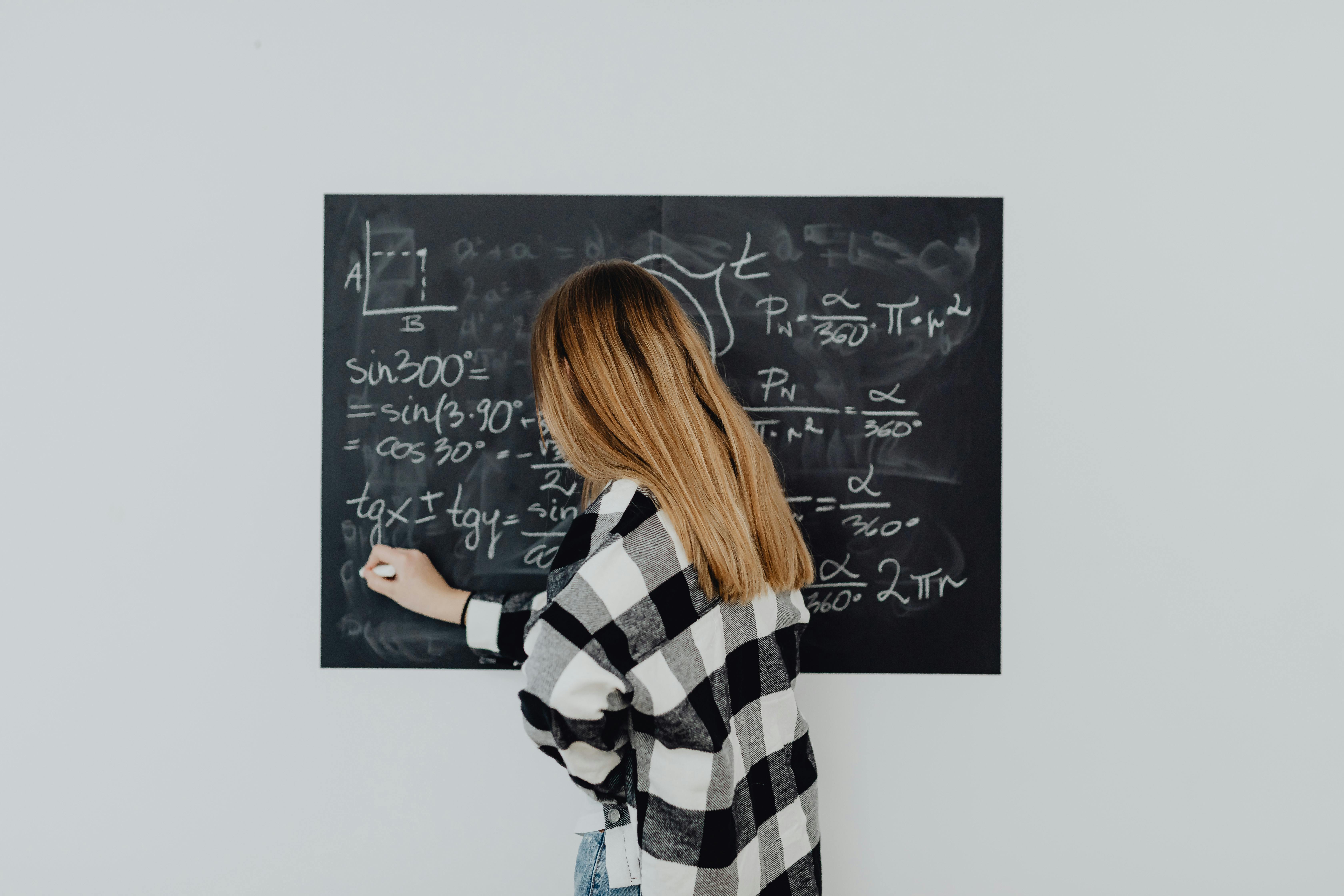 How to Study Mathematics [Uni Student Guide]