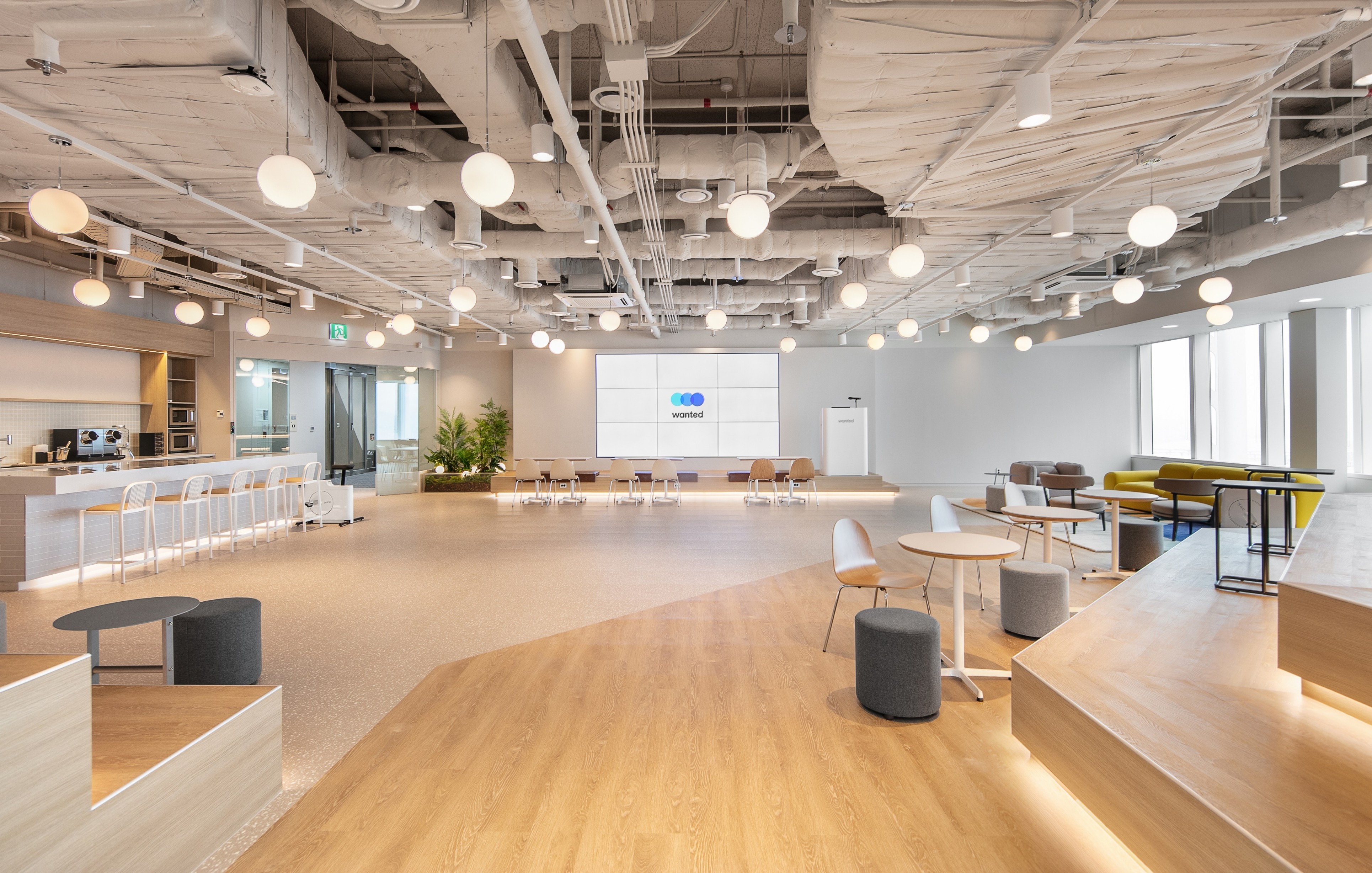 원티드 타운홀 전경