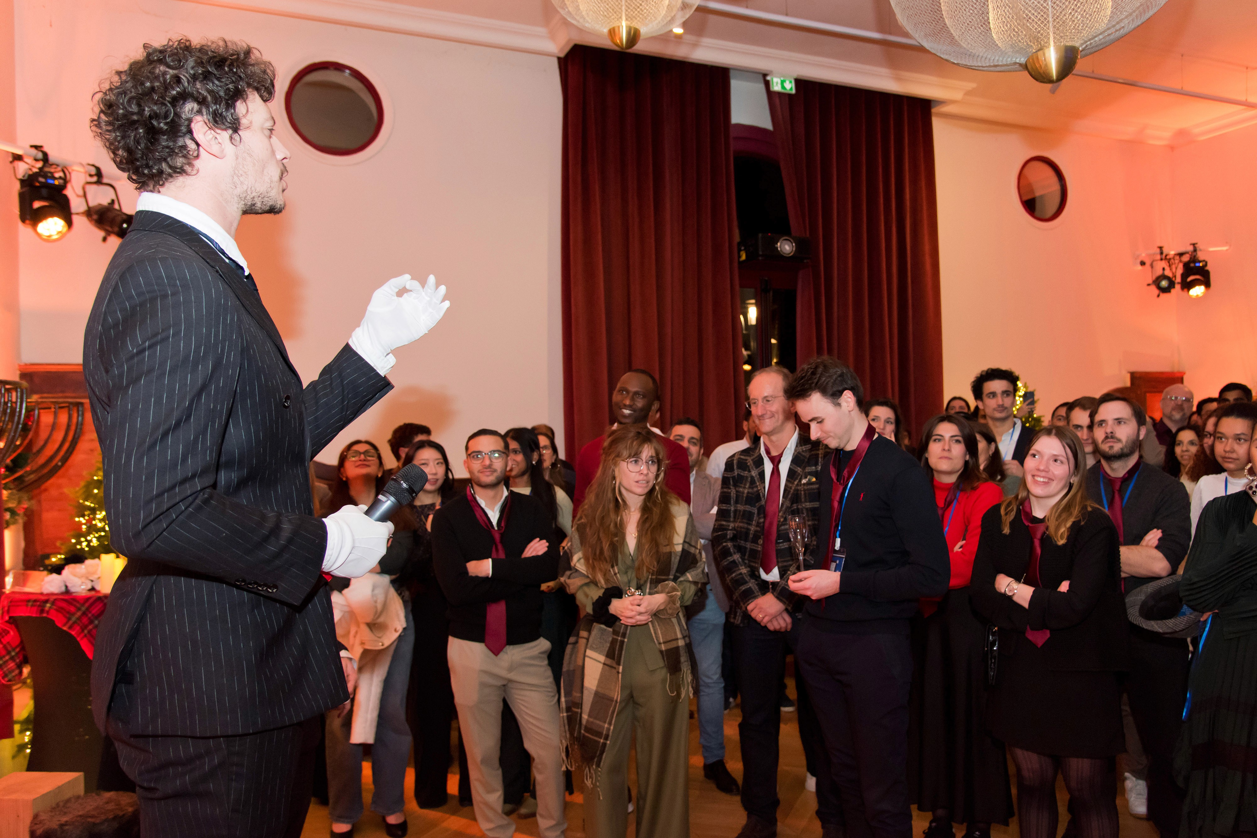 Groupe de joueurs ayant joué une murder party sur le thème western