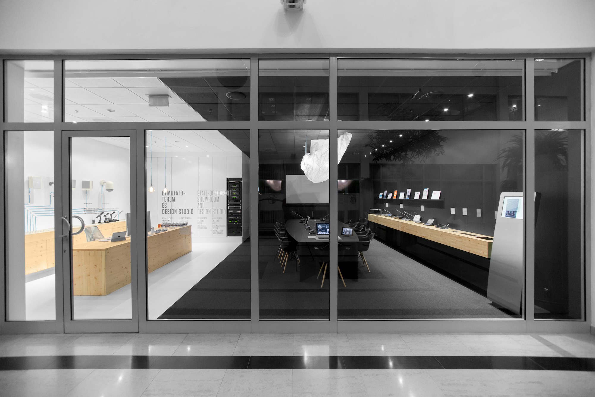 avio showroom_interior_kroki studio