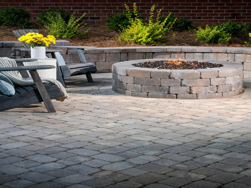 arizona backyard featuring belgard pavers