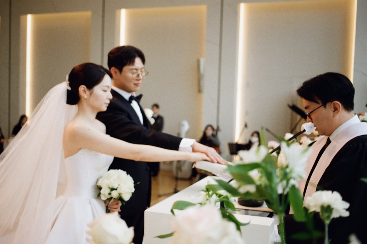 메이필드호텔 본식스냅 촬영 후기 | 디어데이스냅이 담아낸 카라홀 하차씬과 필름 올인원