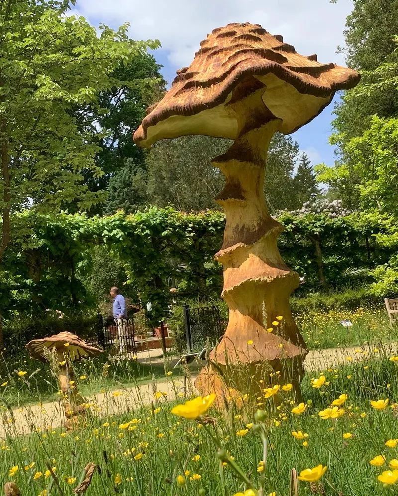 Mycelium Major sculpture outdoor