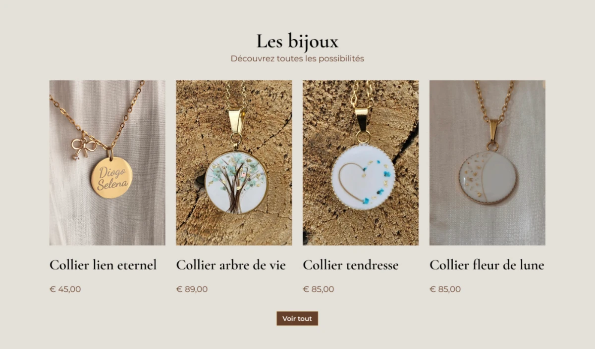 Interface du catalogue en ligne pensée pour valoriser les créations artisanales personnalisées grâce à une typographie élégante et une hiérarchie visuelle claire.