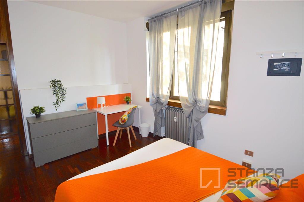 Stanza di 13.2 mq in Via Giardini, Modena
