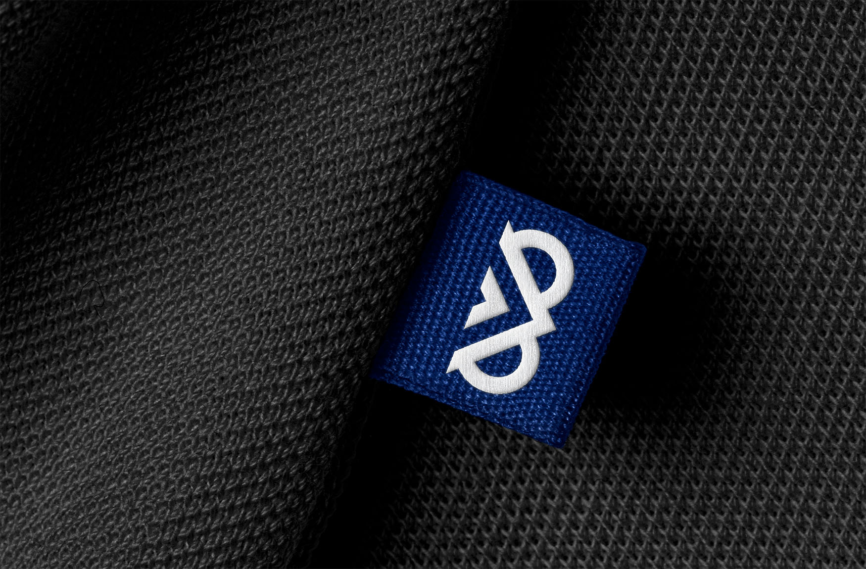 Zdjęcie metki od ciuchu z sygnetem youvu