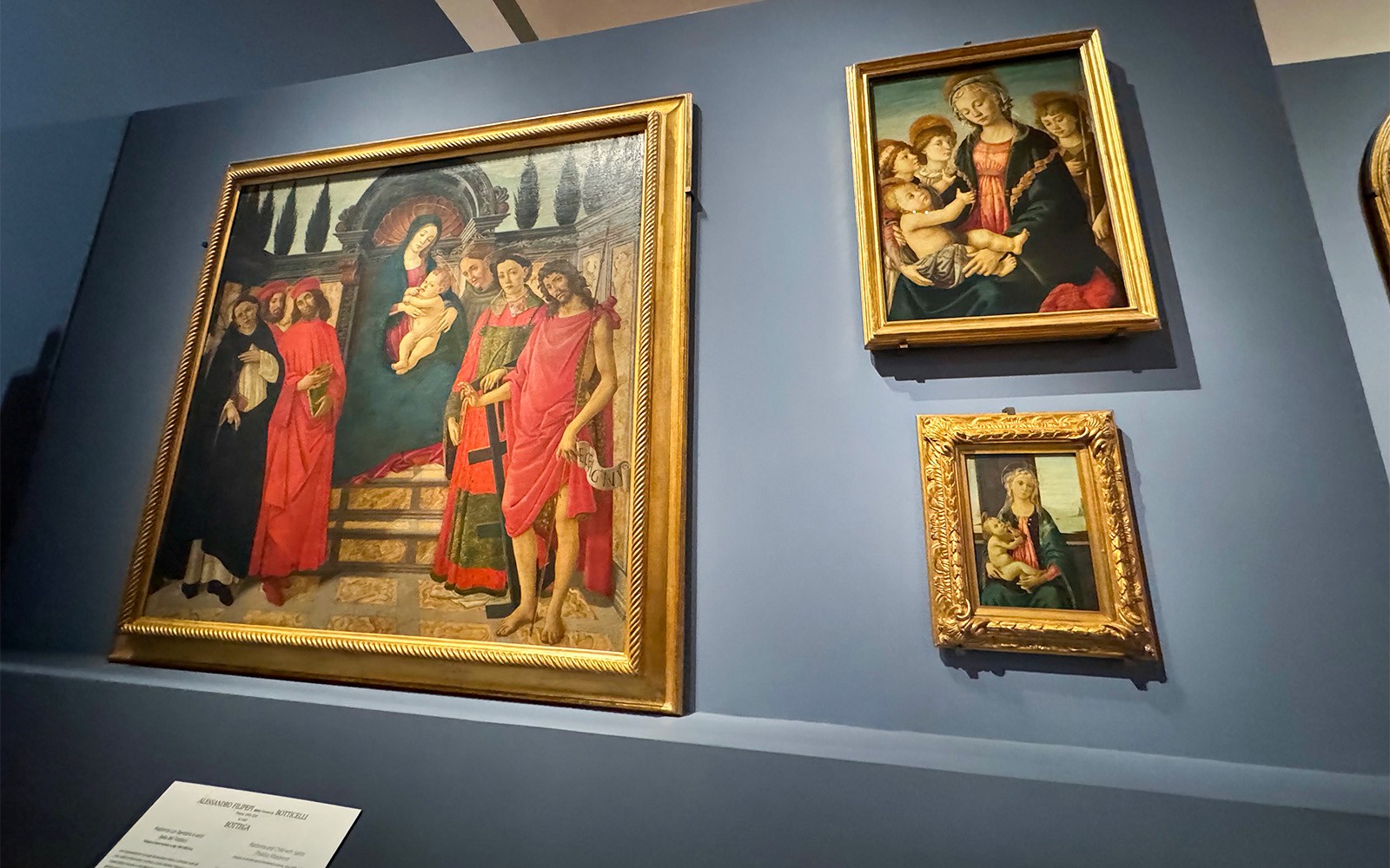 波提切利的《圣母与圣子》画作在佛罗伦萨的学院美术馆展出。