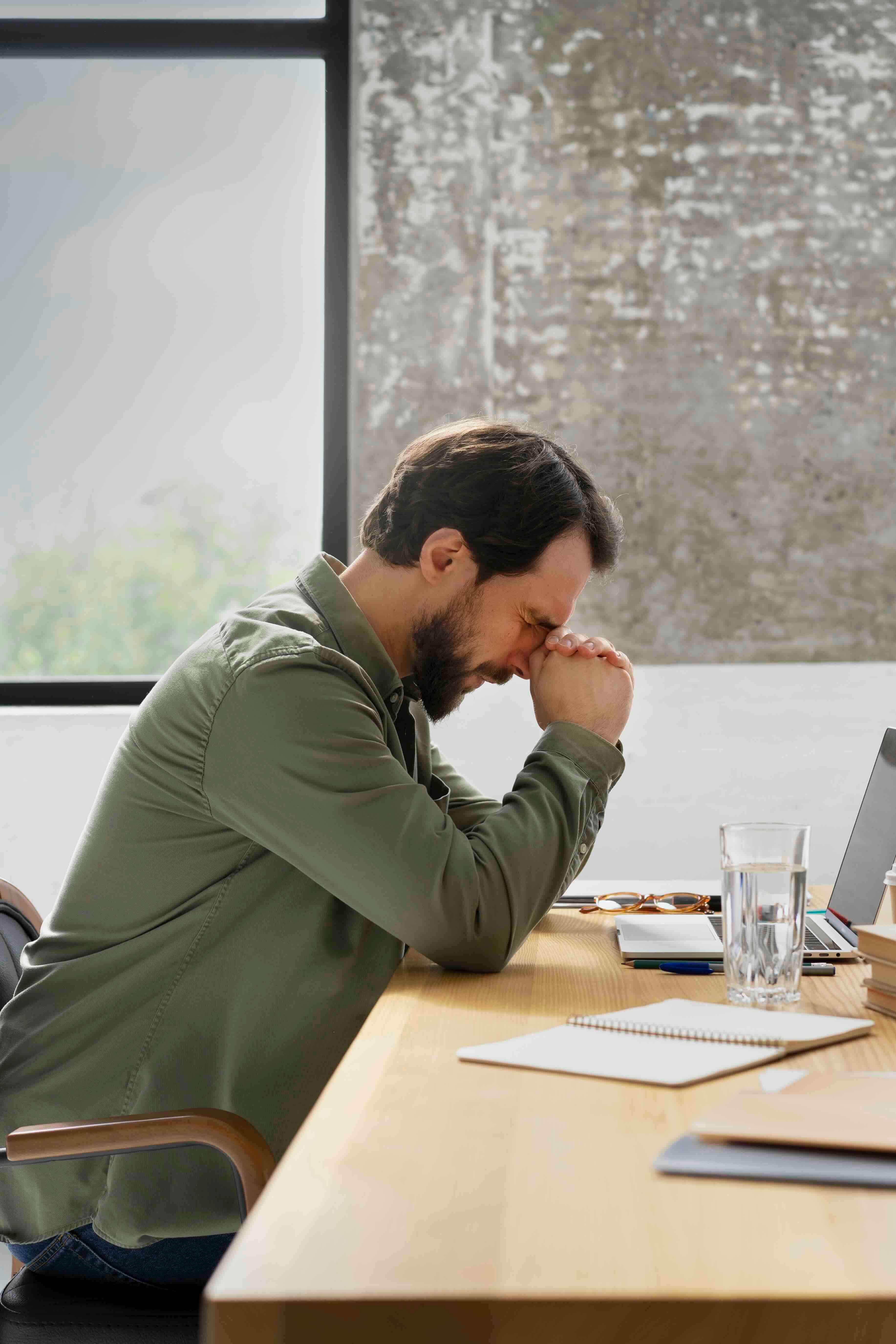 man trying to focus at work