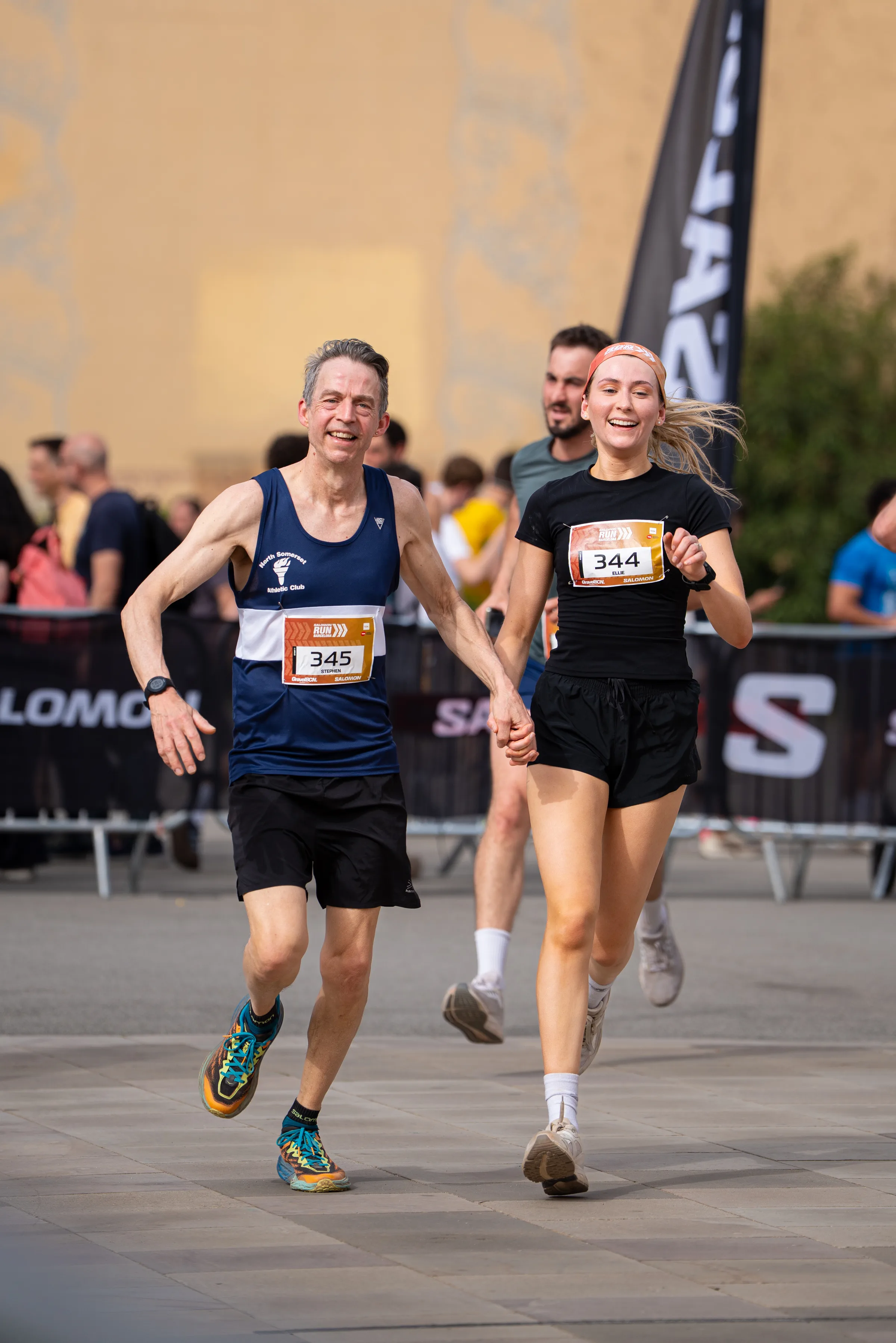Salomon Run Barcelona 2026 meta Font Màgica, fotografía running meta, trail running Barcelona, carrera popular llegada