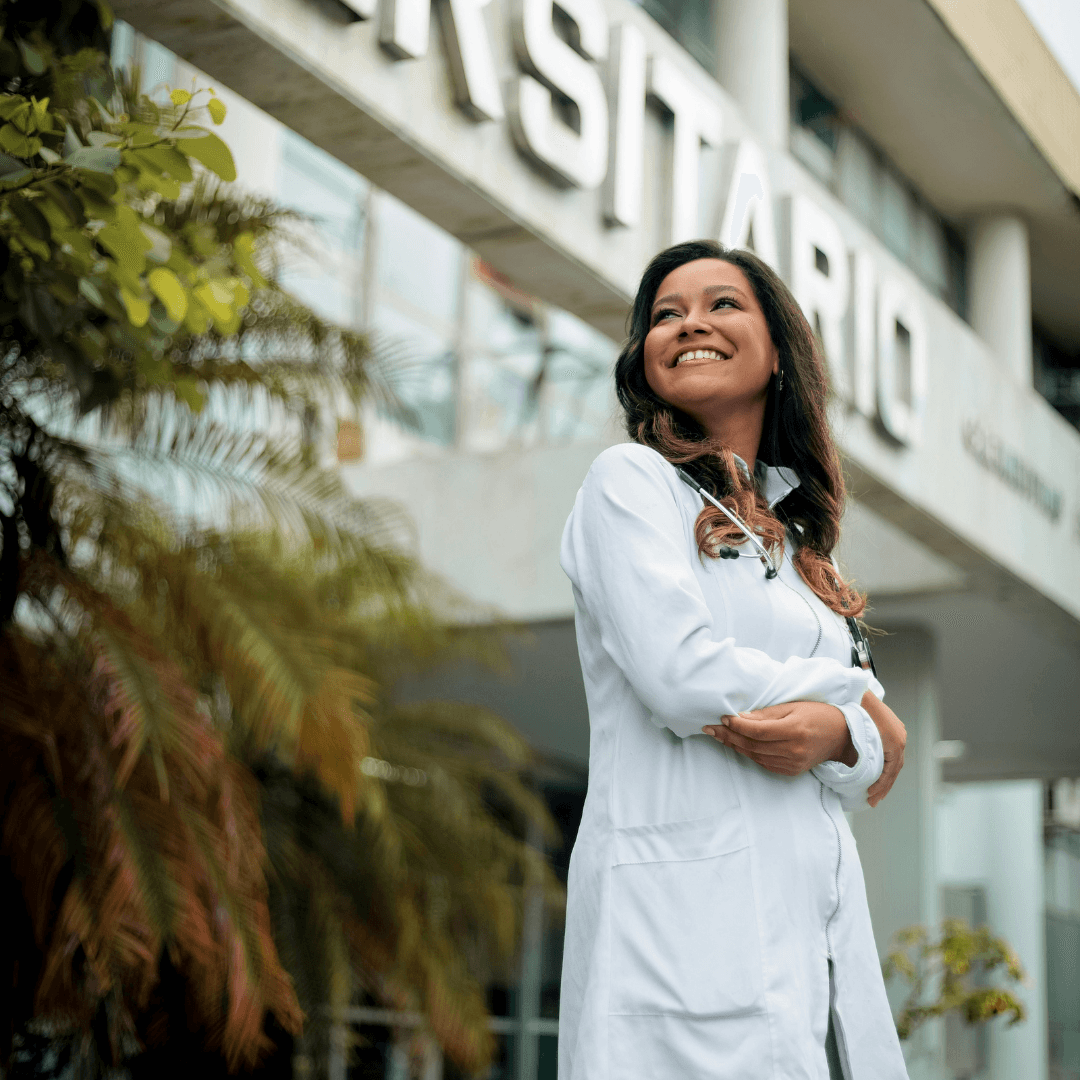Stylish woman with baseball cap and chains.