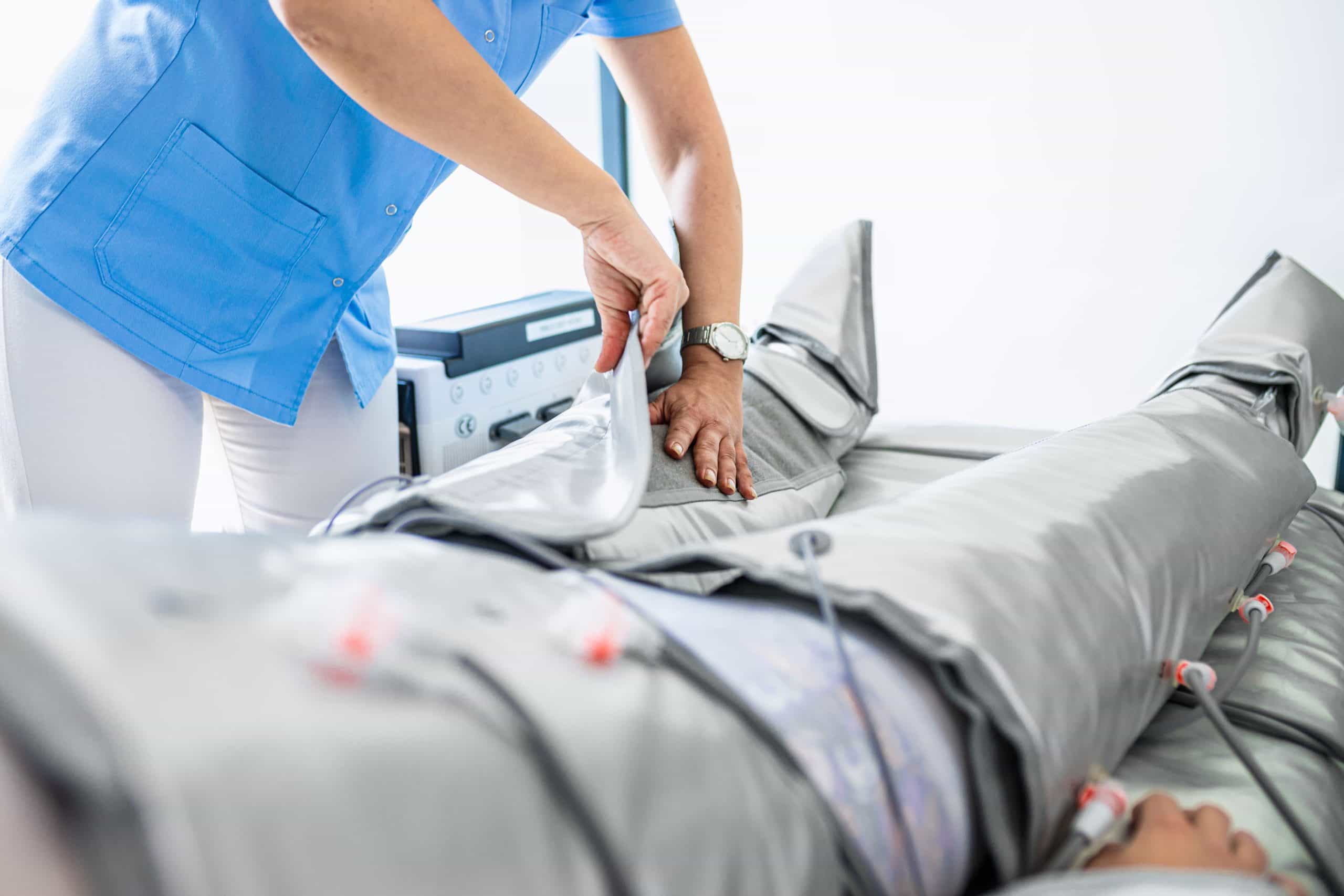 Tratamiento de presoterapia en clínica Taiken Murcia para mejorar la circulación y favorecer la eliminación de líquidos.
