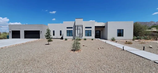 Modern desert home built in Tucson