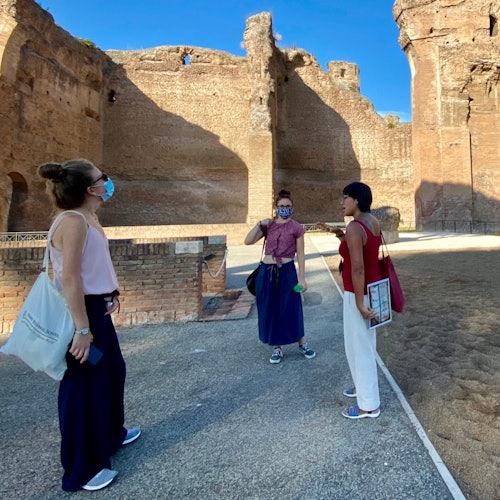 卡拉卡拉浴场与游客