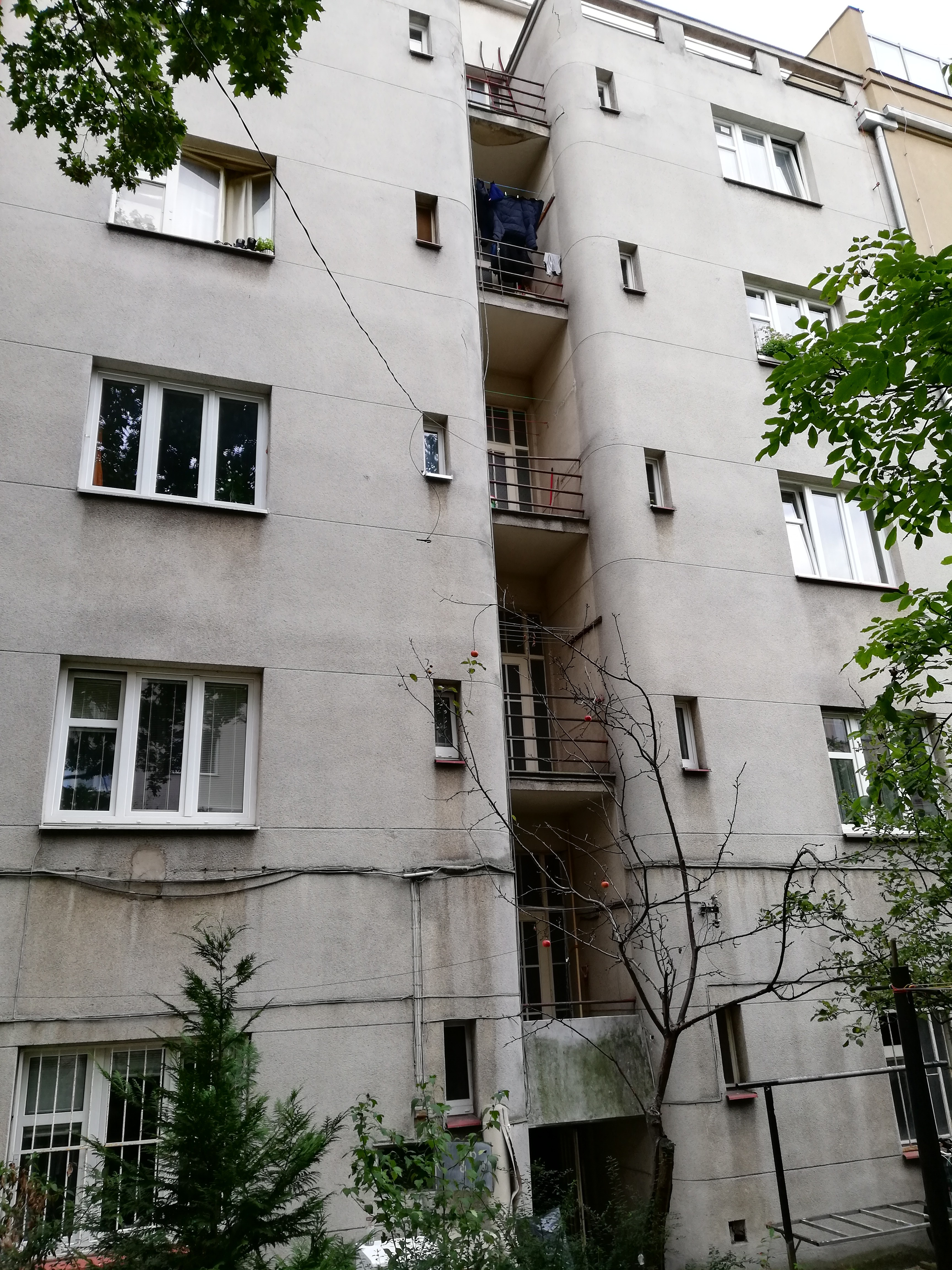 před čištěním fasády