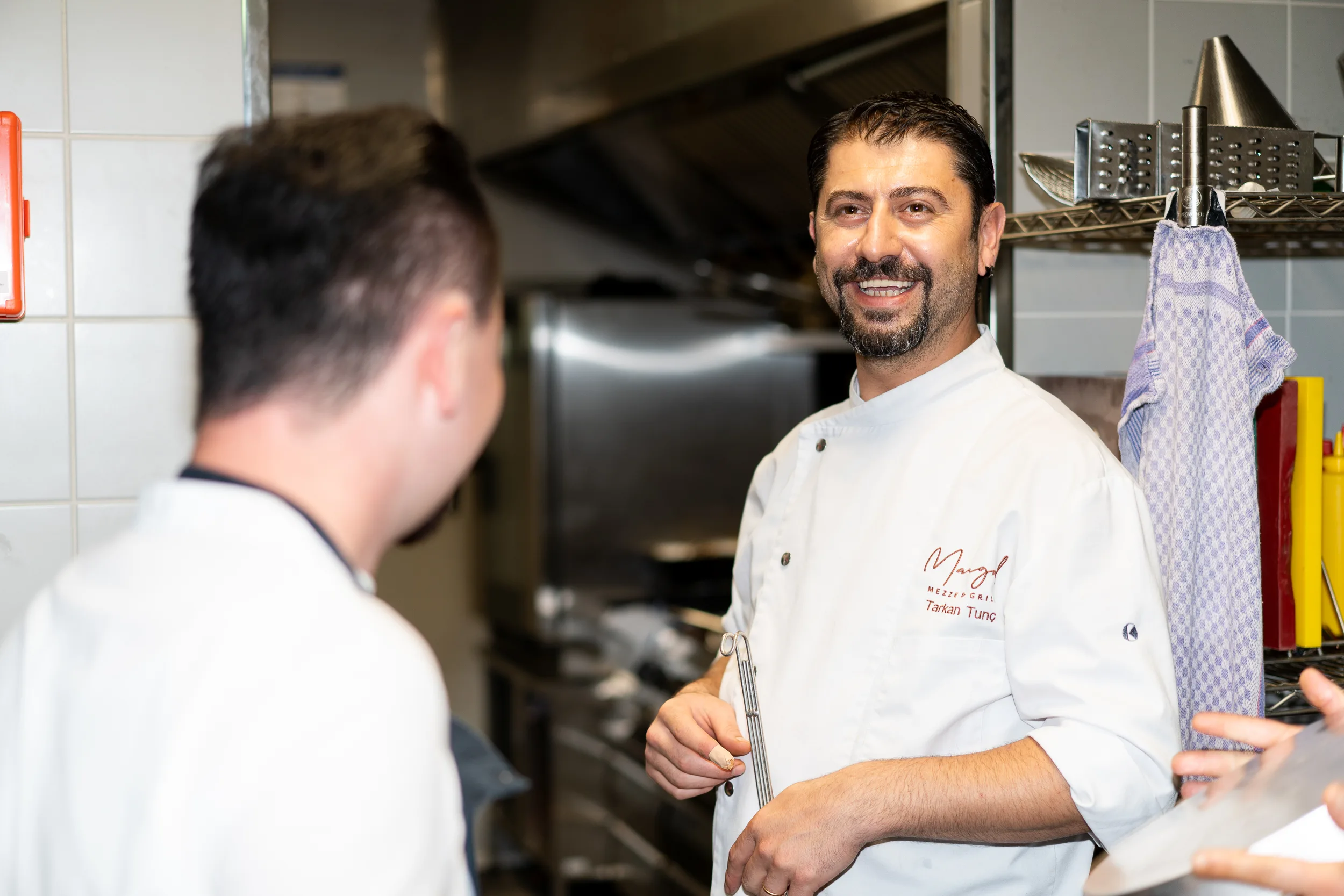 Küchenchef Tarkan, Mangal Mezze & Grill Saarbrücken: türkische Küche, Holzkohlegrill.