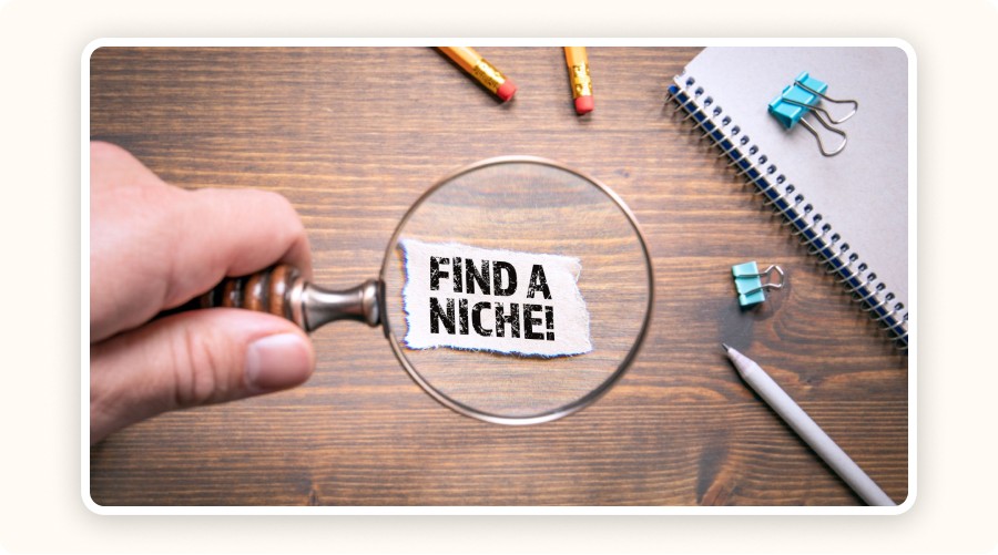 Magnifying glass and&nbsp; “Find a niche” note