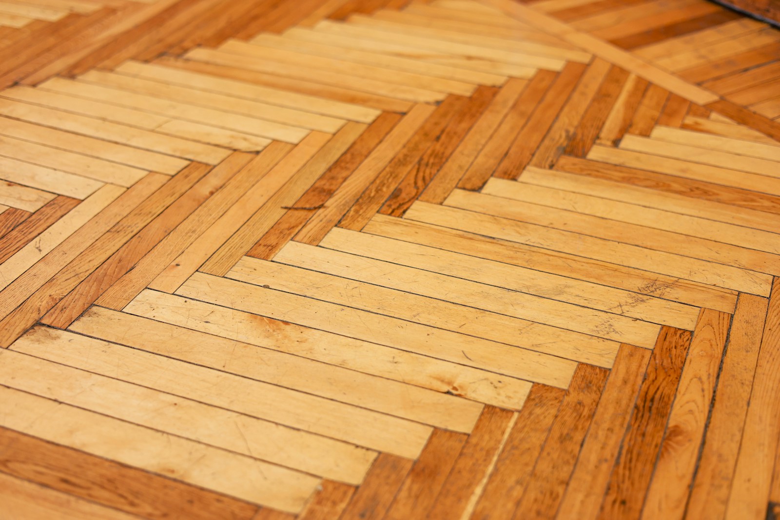 Appartement haussmannien — moulures et parquet restaurés