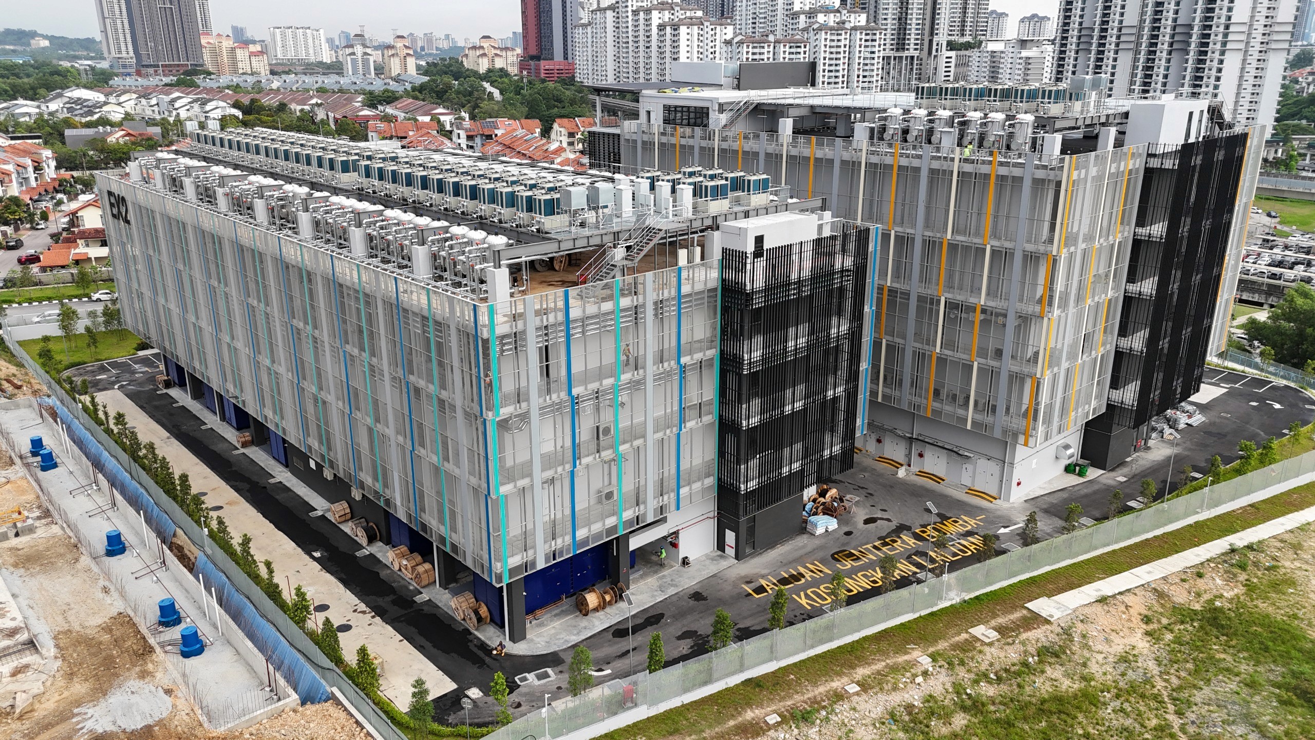 Exterior view of EX1 & EX2 Data Centre project by Asima Architects