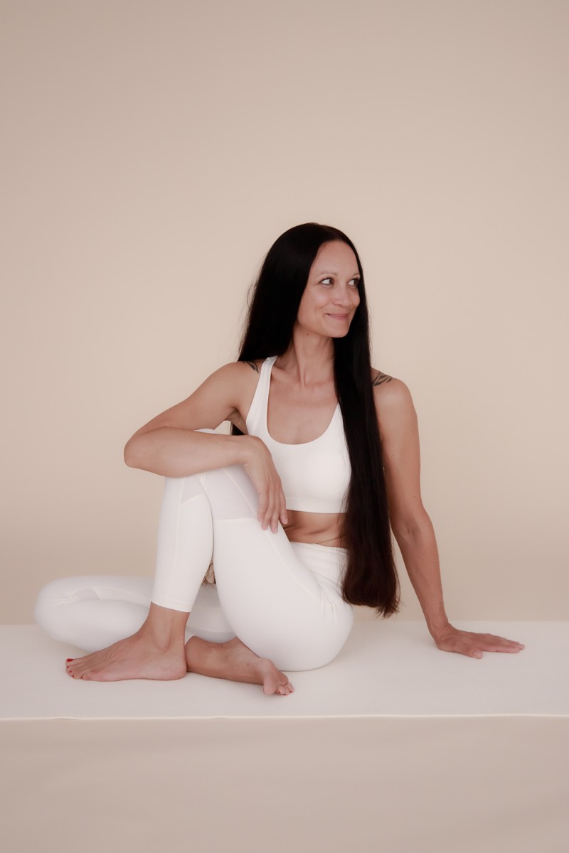 Annika Blankenship lächelnd sitzend