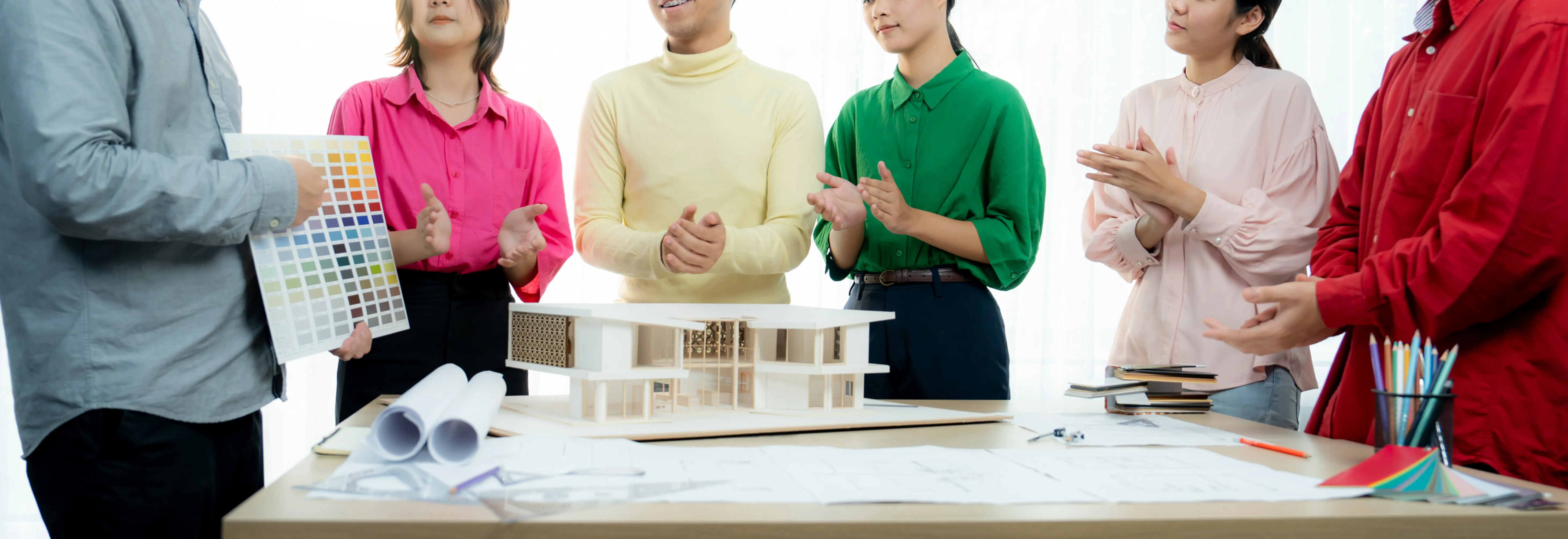BW Design Centre 是一支擁有16年豐富經驗的專業設計團隊，我們專注於社區設計，致力打造更好社區環境。我們的服務涵蓋多個領域，包括醫療安老、教育空間、NGO非牟利組織、藝術設計、宗教團體、社區美化，以及環保ESG項目。我們透過專業工程和設計方案，從初步概念到完整執行，提供一站式服務，幫助客戶提升品牌形象，實現空間轉型，優化您的社區空間！無論是改善社區設施或推動可持續發展，我們都以創新和實用為本，確保每個項目都帶來實質價值。