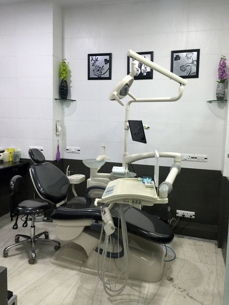 Modern dental chair setup at Dentistree Dental Clinic near Park Street Kolkata.