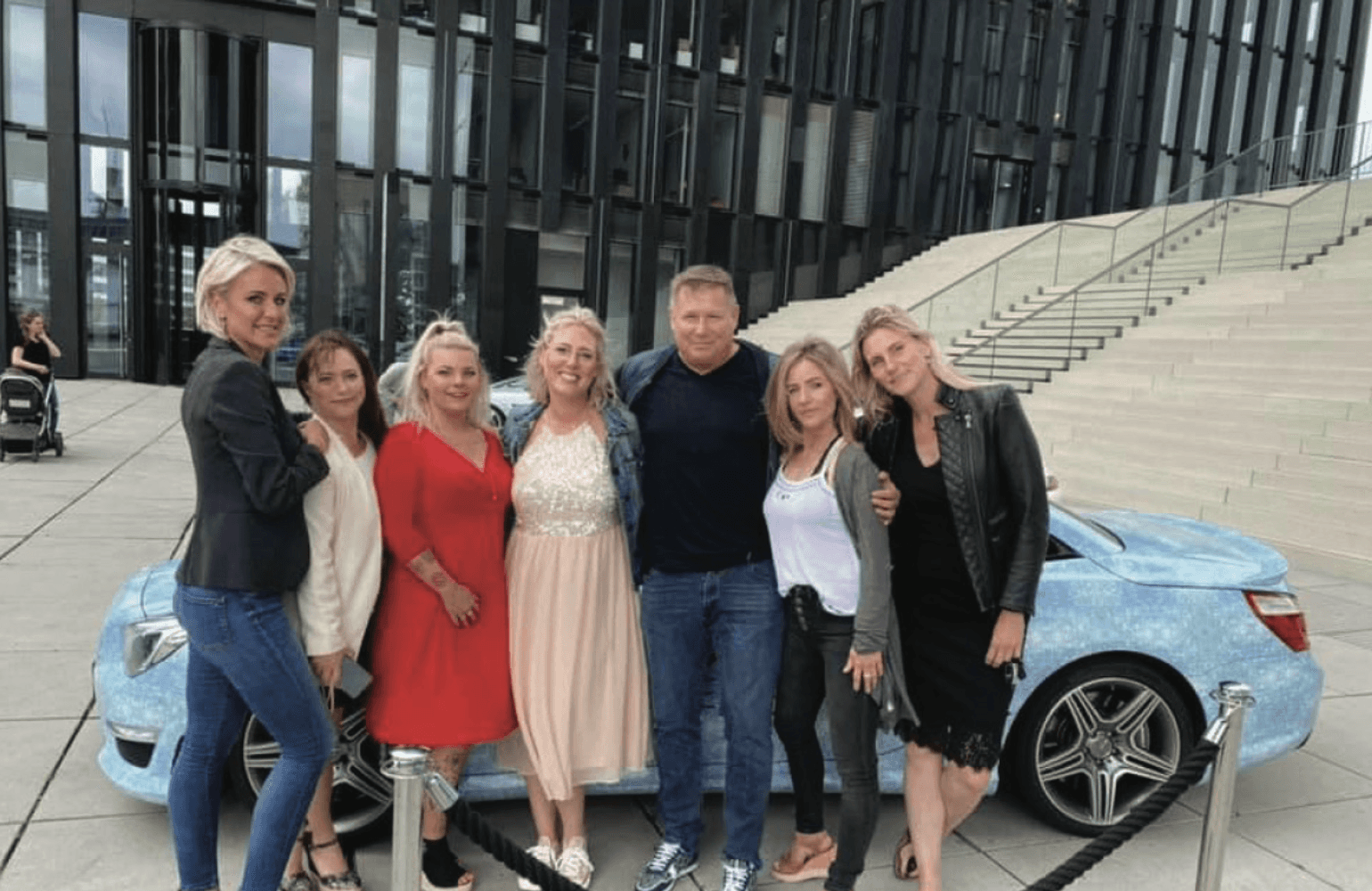 Vacation fund card showing $3,000 saved out of $5,000, with team members and due date