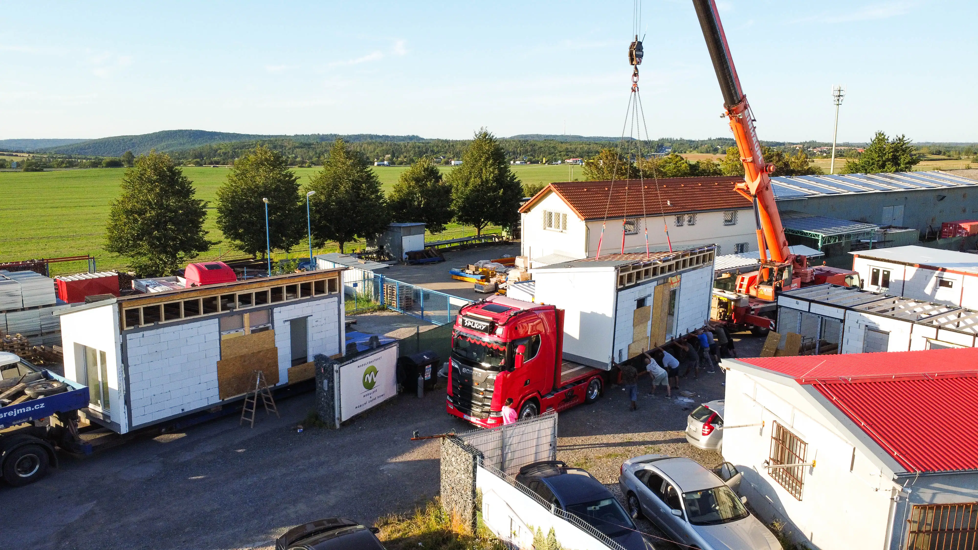 Proces přepravy modulového zděného domu