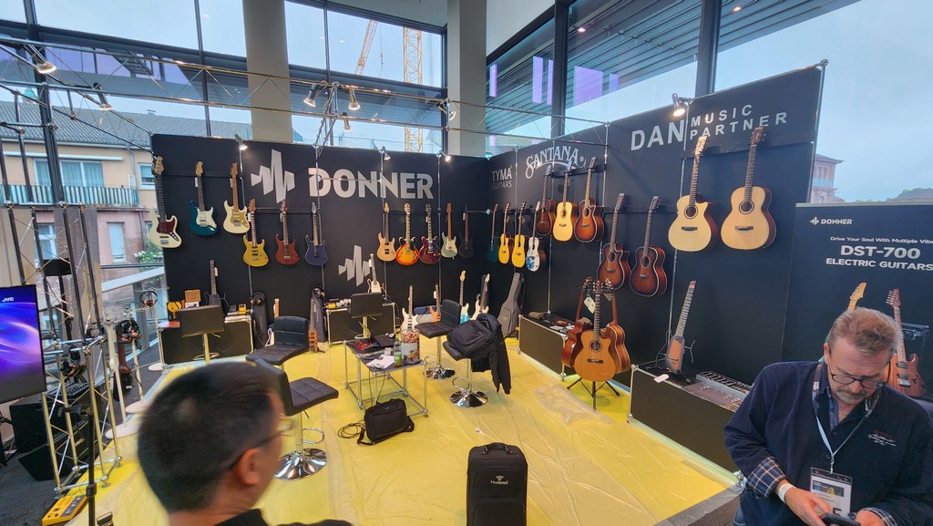 Bildl von einem Gitarrenstand