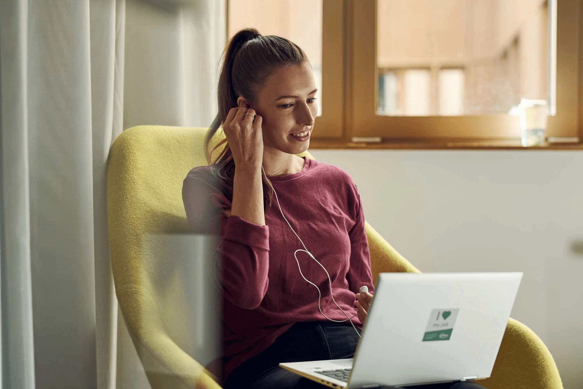A Biograph physician meeting with a member in a private suite at Biograph’s San Francisco Bay Area clinic, discussing results from a comprehensive executive physical.