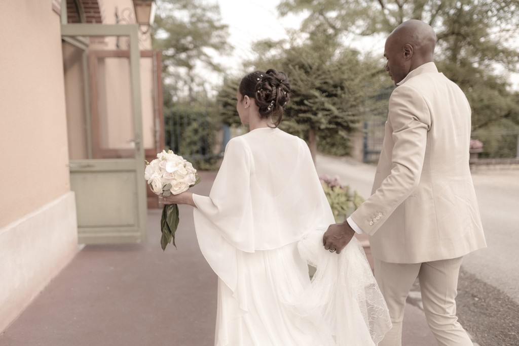 Album photo de luxe — French wedding photographer Paris — luxury wedding book France — Maison Elion — relique photographique rare — fragment intemporel — rituel artistique — photographe mariage haut de gamme — Seine-et-Marne 77 — album mariage bespoke sur mesure — timeless photography France — image symbolique — luxury French wedding photography