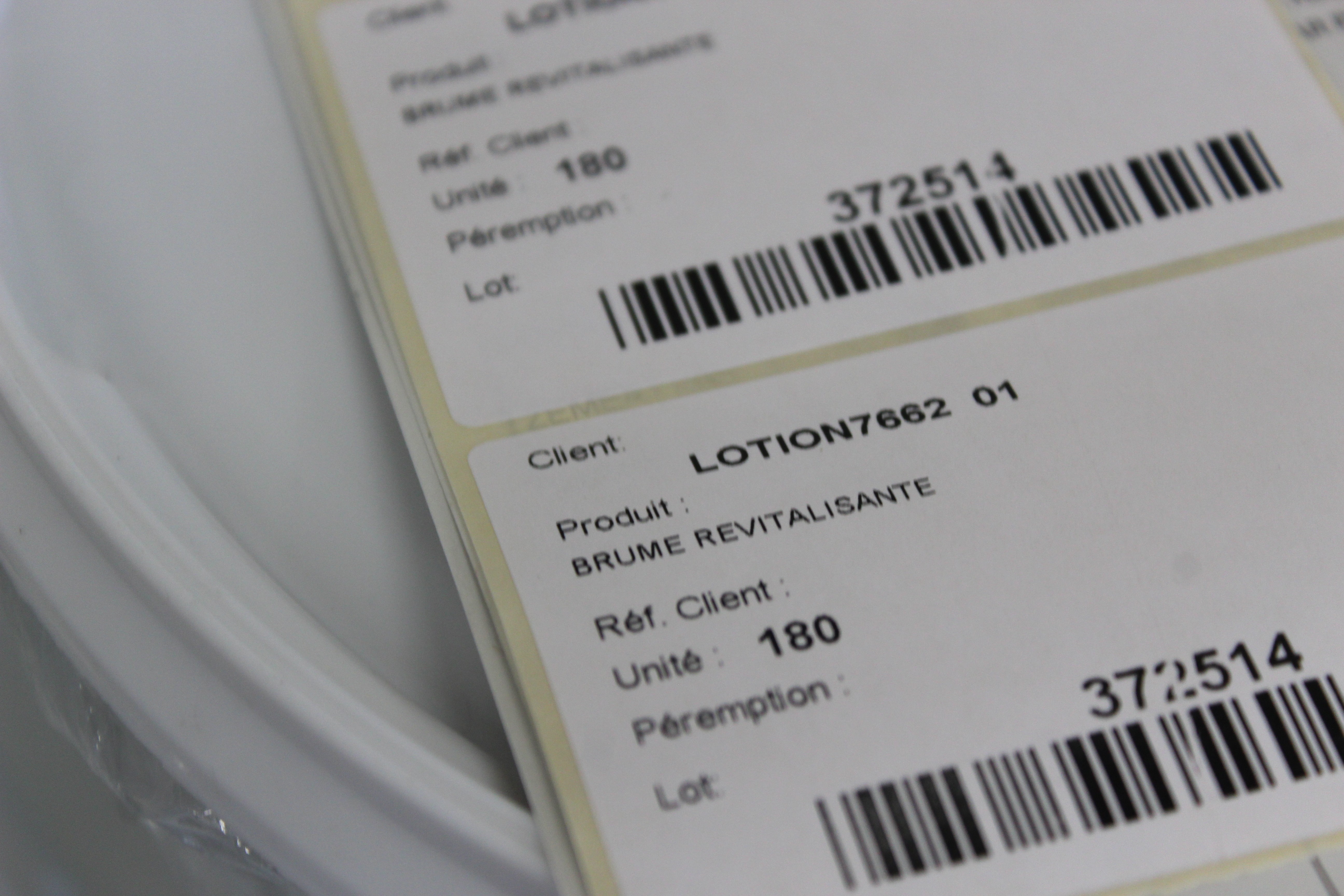 étiquette de soin pomesse paris en cours de fabrication