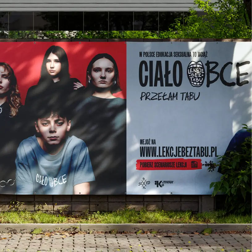 Dwa billboardy kampanii Lekcje bez tabu przy ulicy