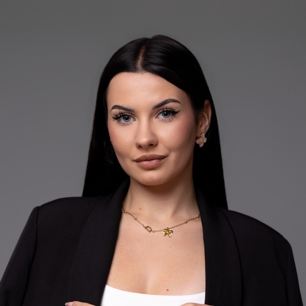 Dominika Gomulec – Vinson Agency