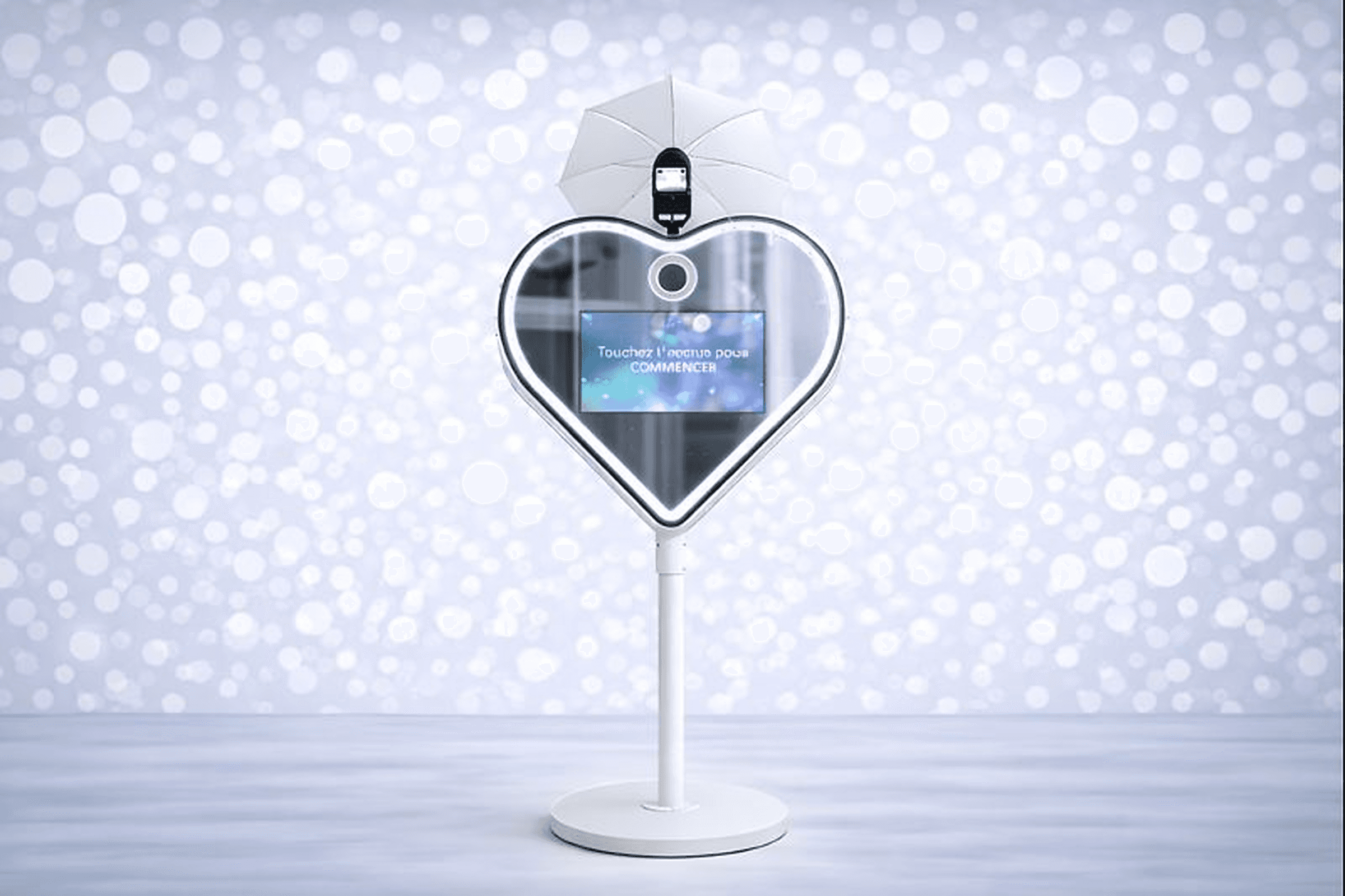 Photobooth miroir forme cœur tactile idéal pour mariage romantique
