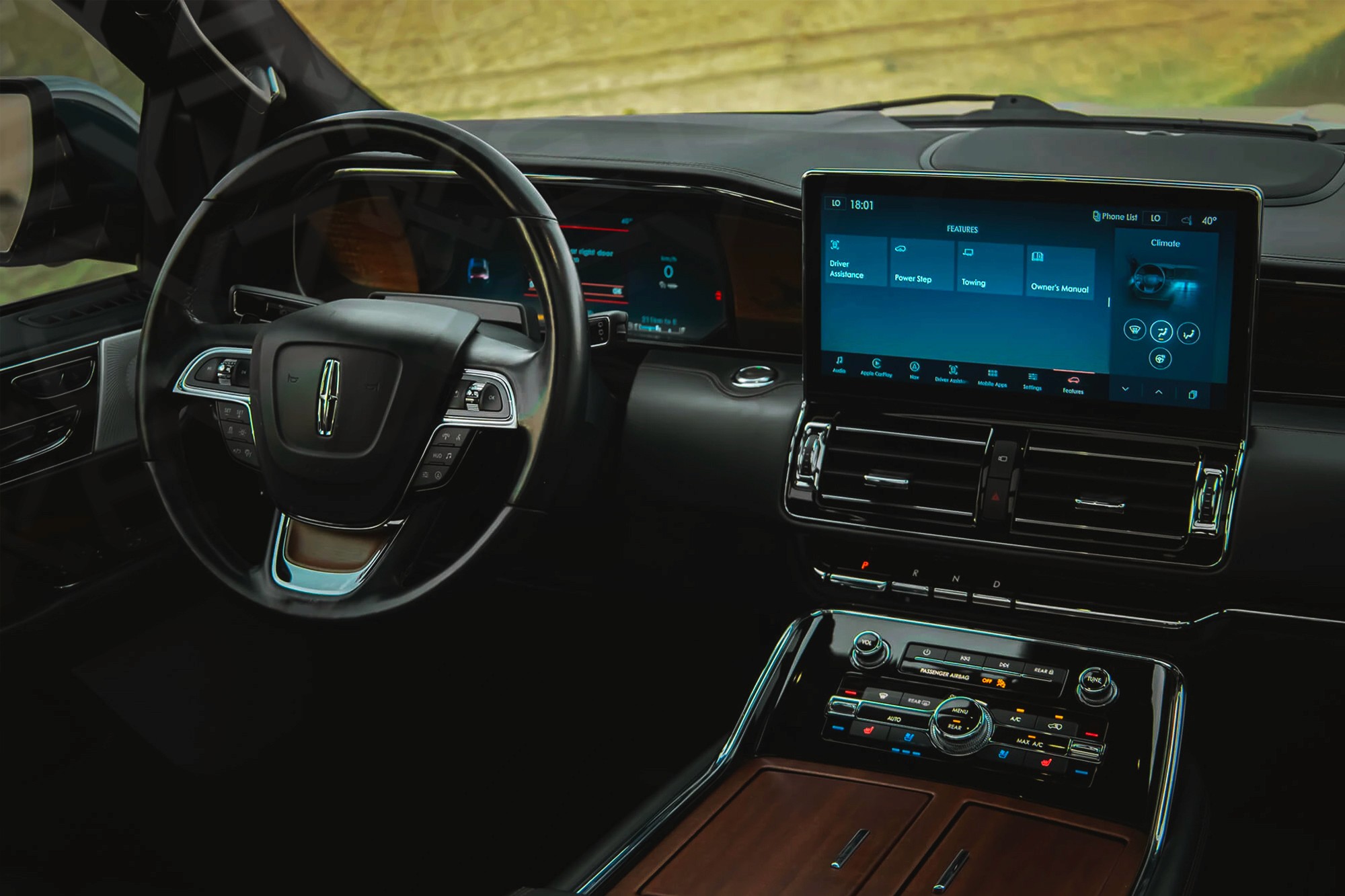 Vue interieur Lincoln Navigator Gris – Location Voiture de luxe à Dubaï | Keyz Rent