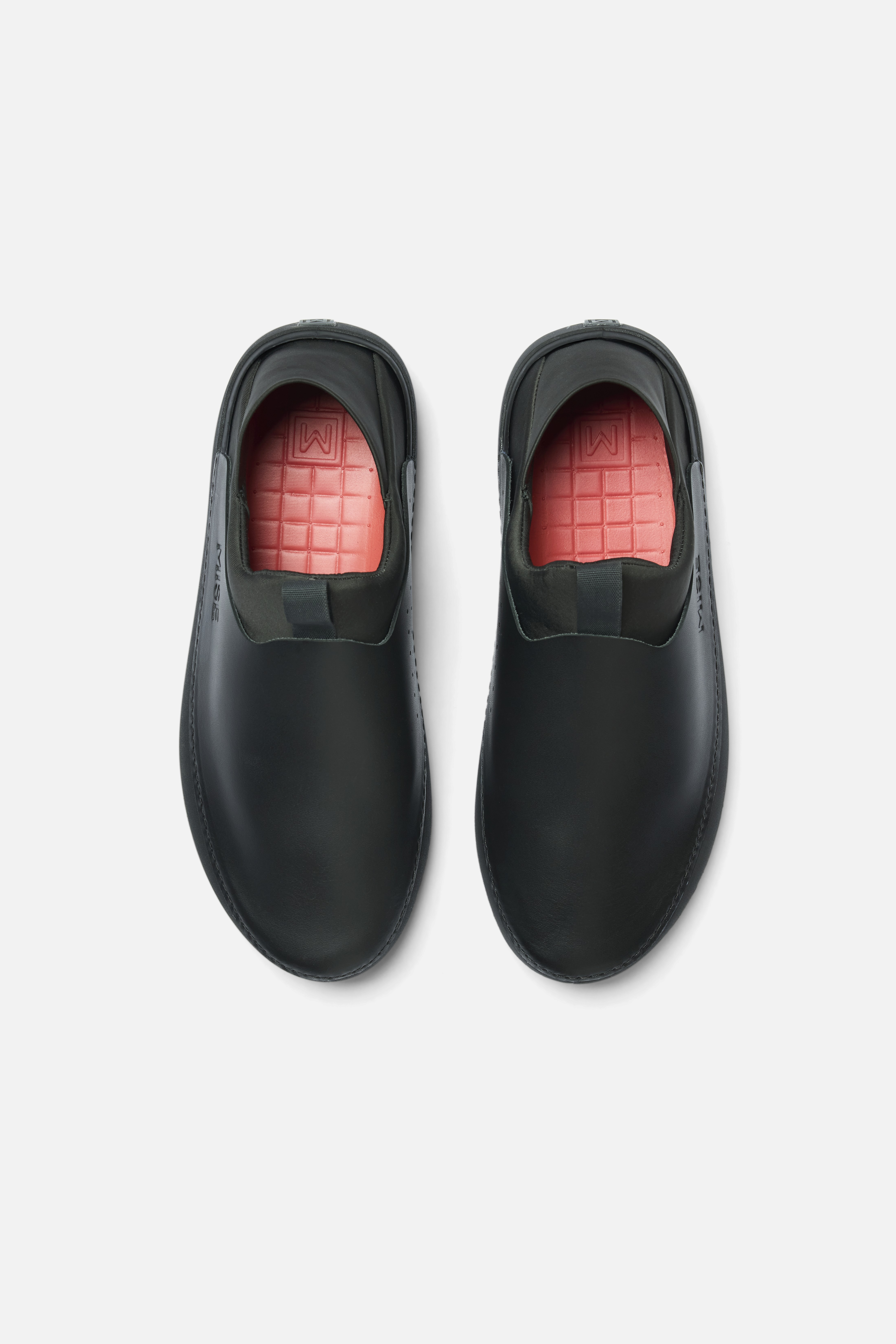 The Relaxed 2 MISE kitchen shoe in black toe down view